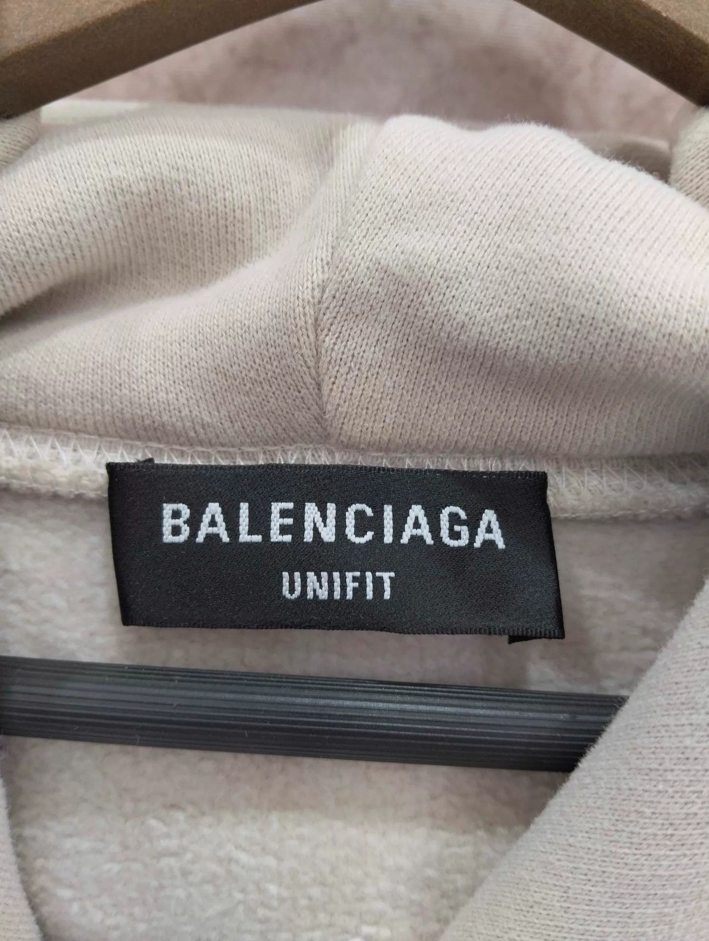 Balenciaga Balenciaga Blurred Logo Slogan Hoodie Men's Beige Size US S / EU 44-46 / 1 - 3 Thumbnail