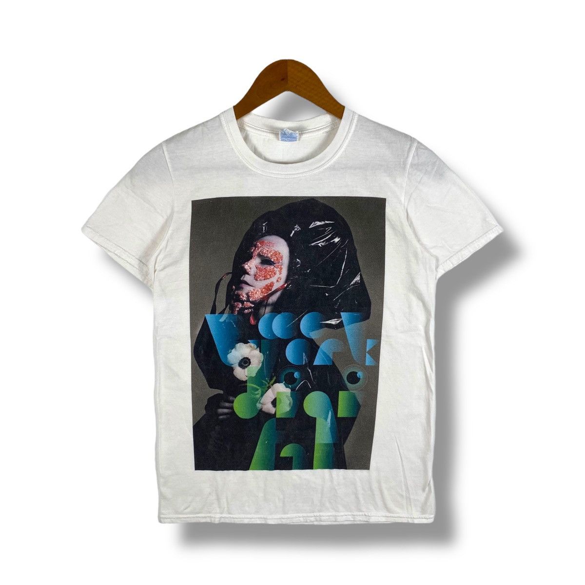 Band Tees BJORK Digital Icelandic Musician Exhibit Tee Shirt Size US S / EU 44-46 / 1 - 1 Thumbnail