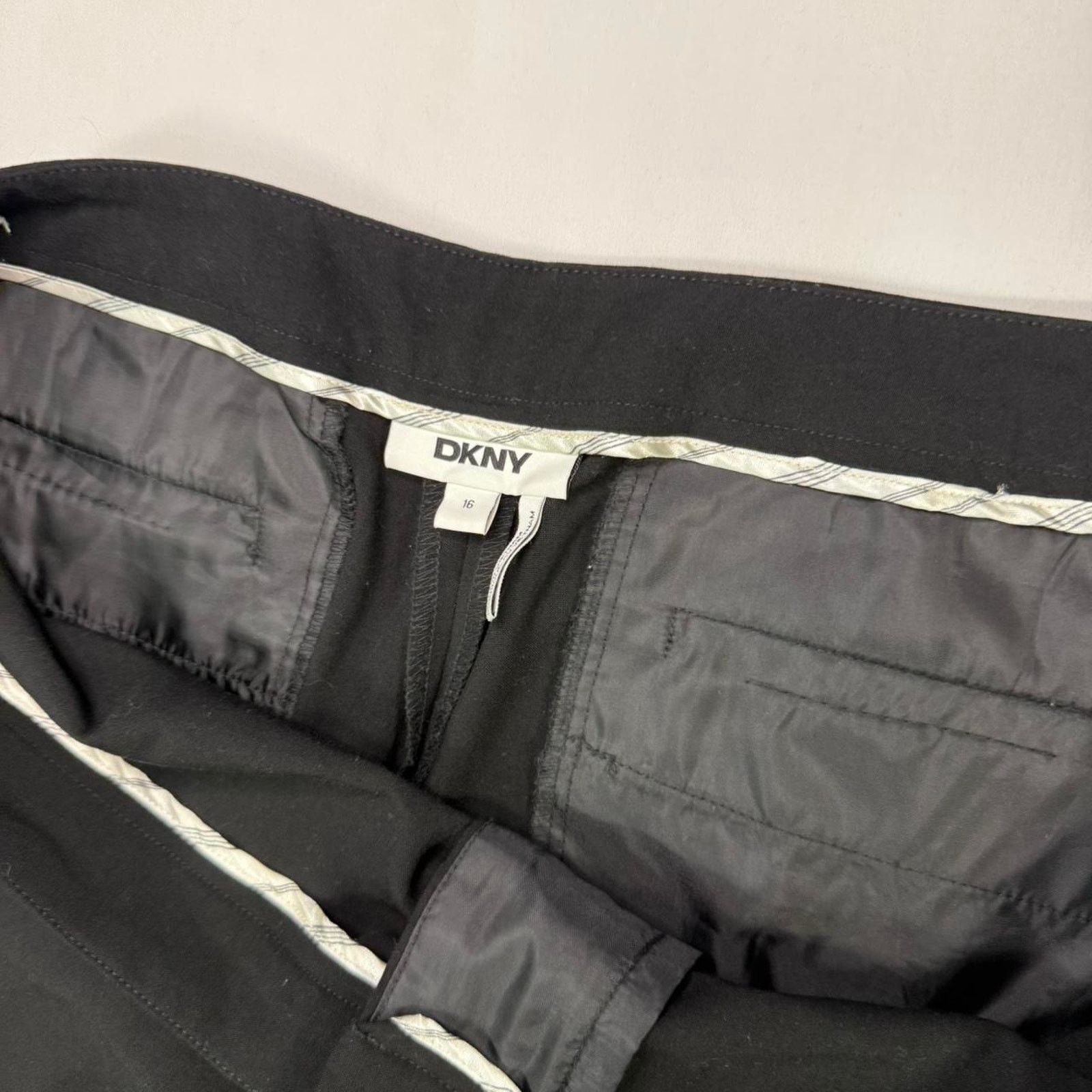 DKNY Black DKNY straight leg trousers with zipper closure Sz 16 Size 38" / US 16 / IT 52 - 4 Thumbnail