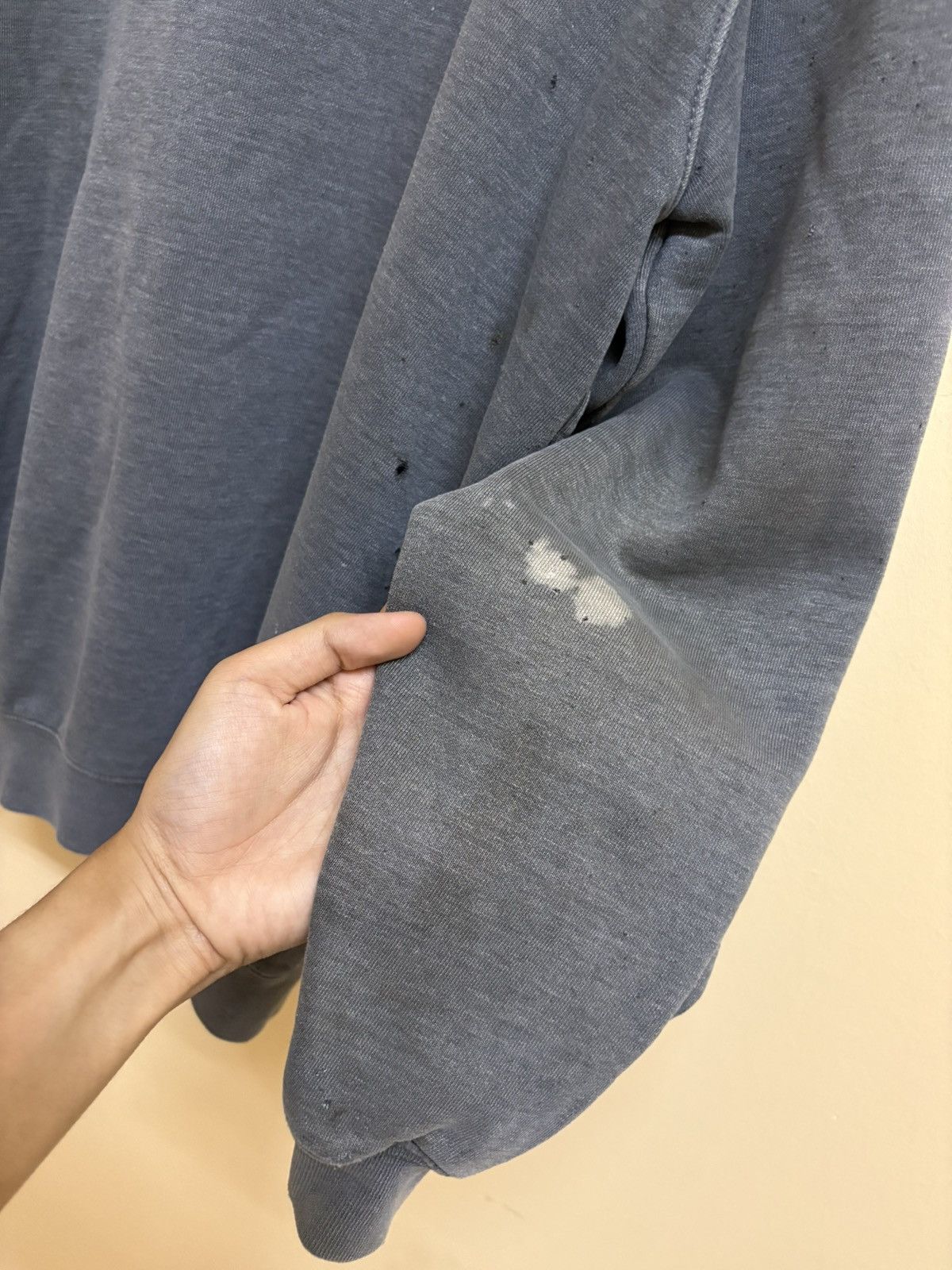 Carhartt Vintage Carhartt Hoodie Damaged Trashed Sun Faded Distressed Size US L / EU 52-54 / 3 - 21 Thumbnail