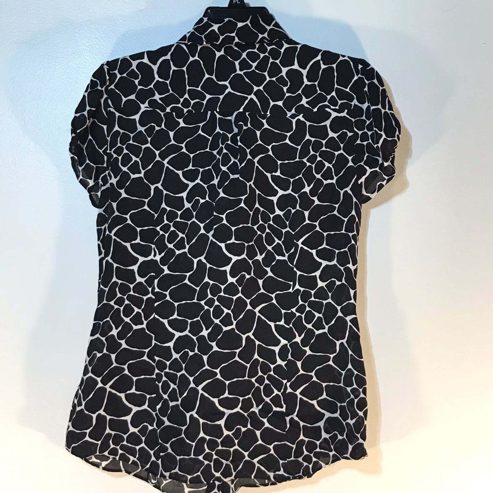 White House Black Market VINTAGE White House Black Market Silk Button-Up Shirt Womens 4 Black/White Sheer Cap Sleeve Dressy Summer Size S / US 4 / IT 40 - 3 Thumbnail