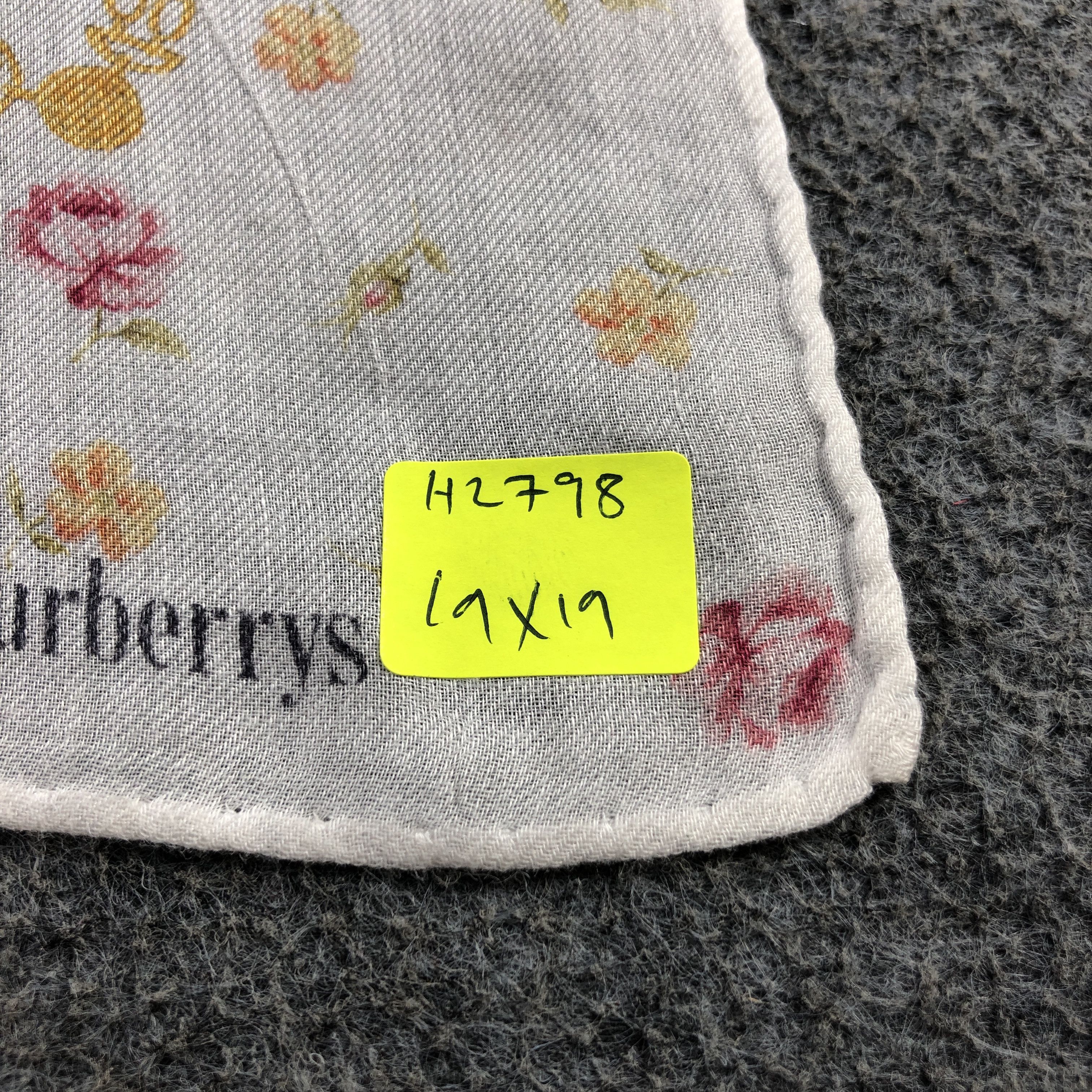 Burberry Burberrys Handkerchief Neckerchief Bandana H2798 Size ONE SIZE - 8 Thumbnail