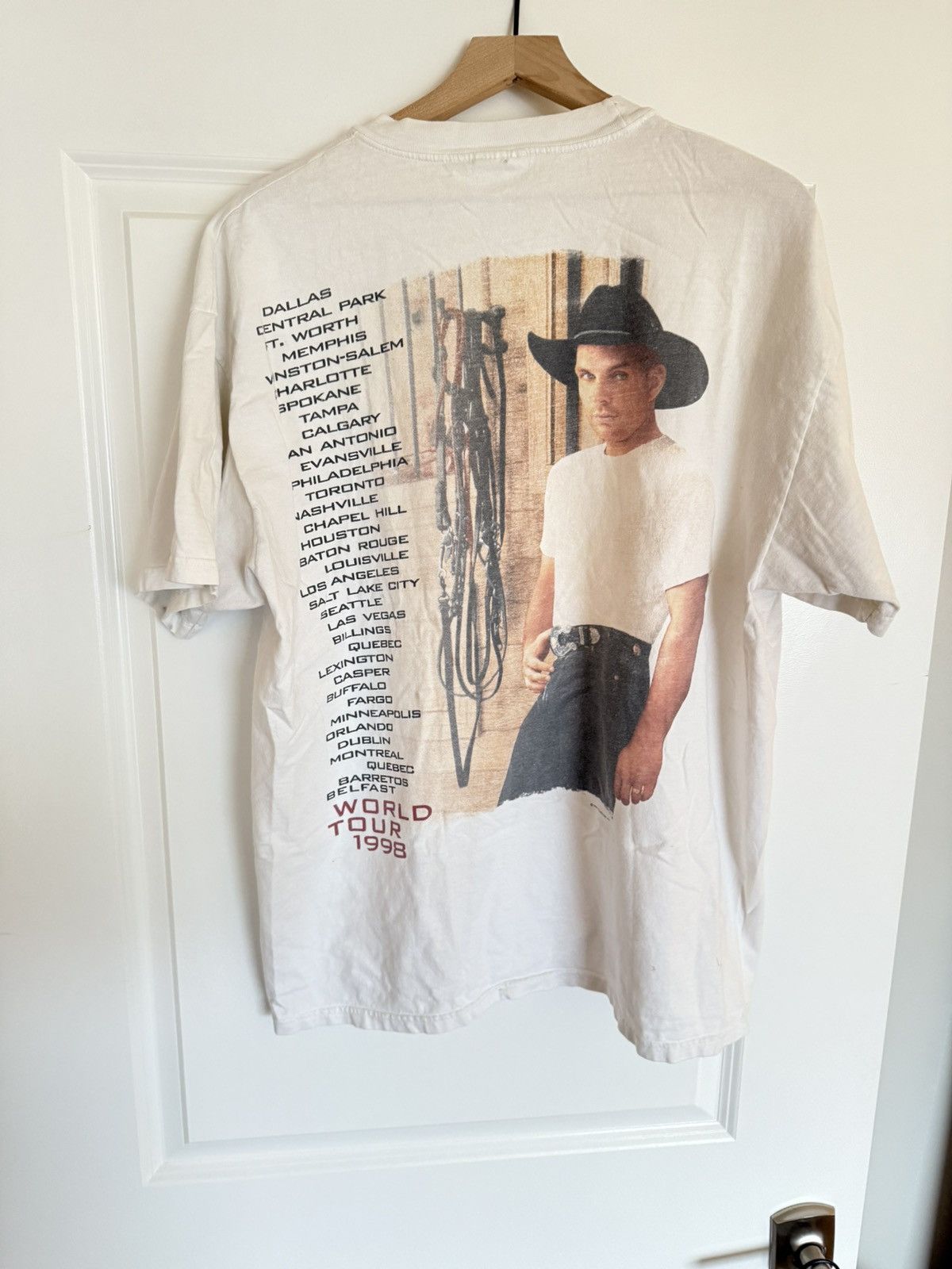 Vintage Vintage Garth Brooks Tour Shirt Size US XL / EU 56 / 4 - 2 Thumbnail