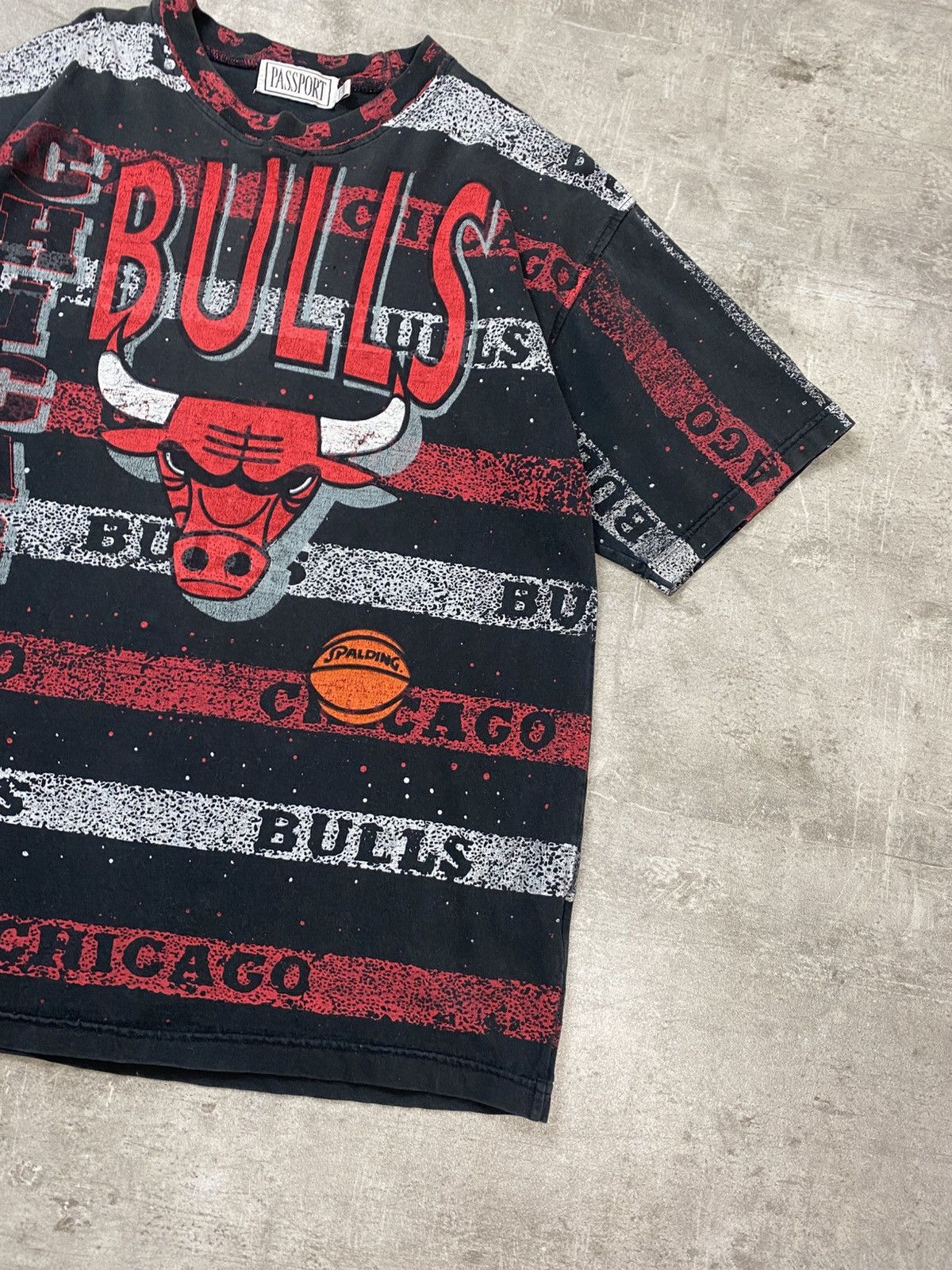 Vintage Vintage Chicago Bulls NBA Washed Fullprint T-shirt Size US L / EU 52-54 / 3 - 4 Thumbnail