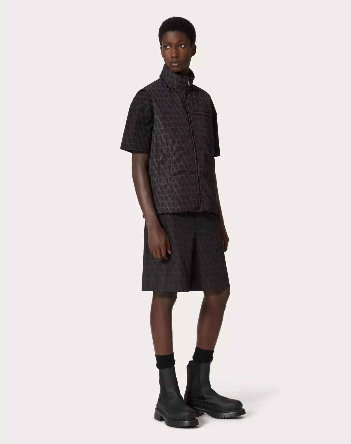 Valentino oc11z0725 Nylon Vest With Toile Iconographe Print in Black Size US M / EU 48-50 / 2 - 3 Thumbnail