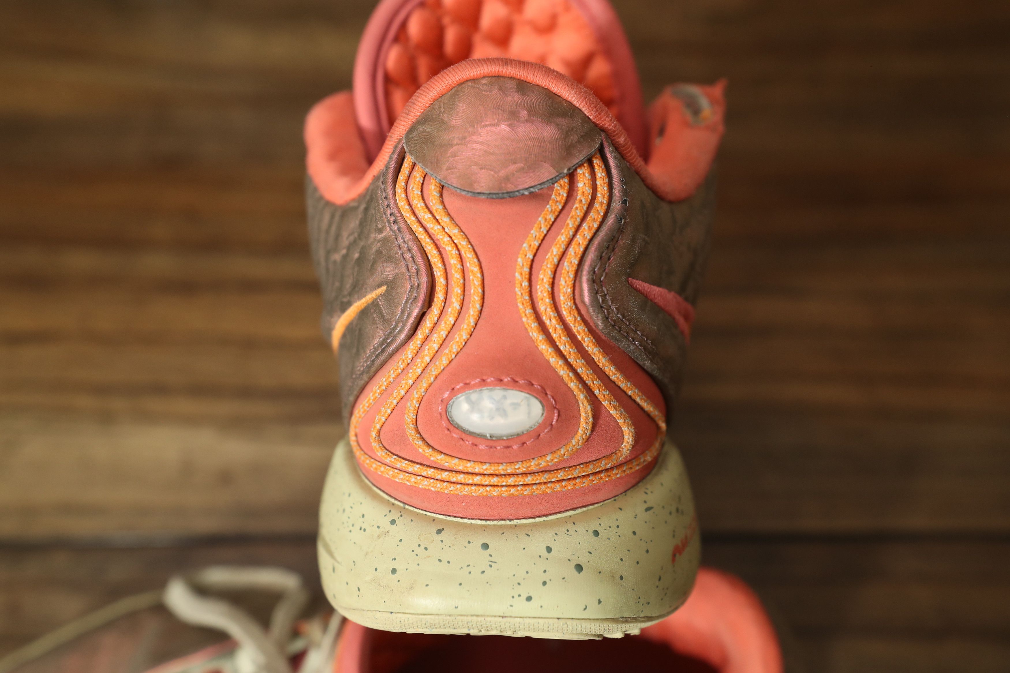 Nike Nike LeBron 21 "Queen Conch" (9) Size US 9 / EU 42 - 12 Thumbnail