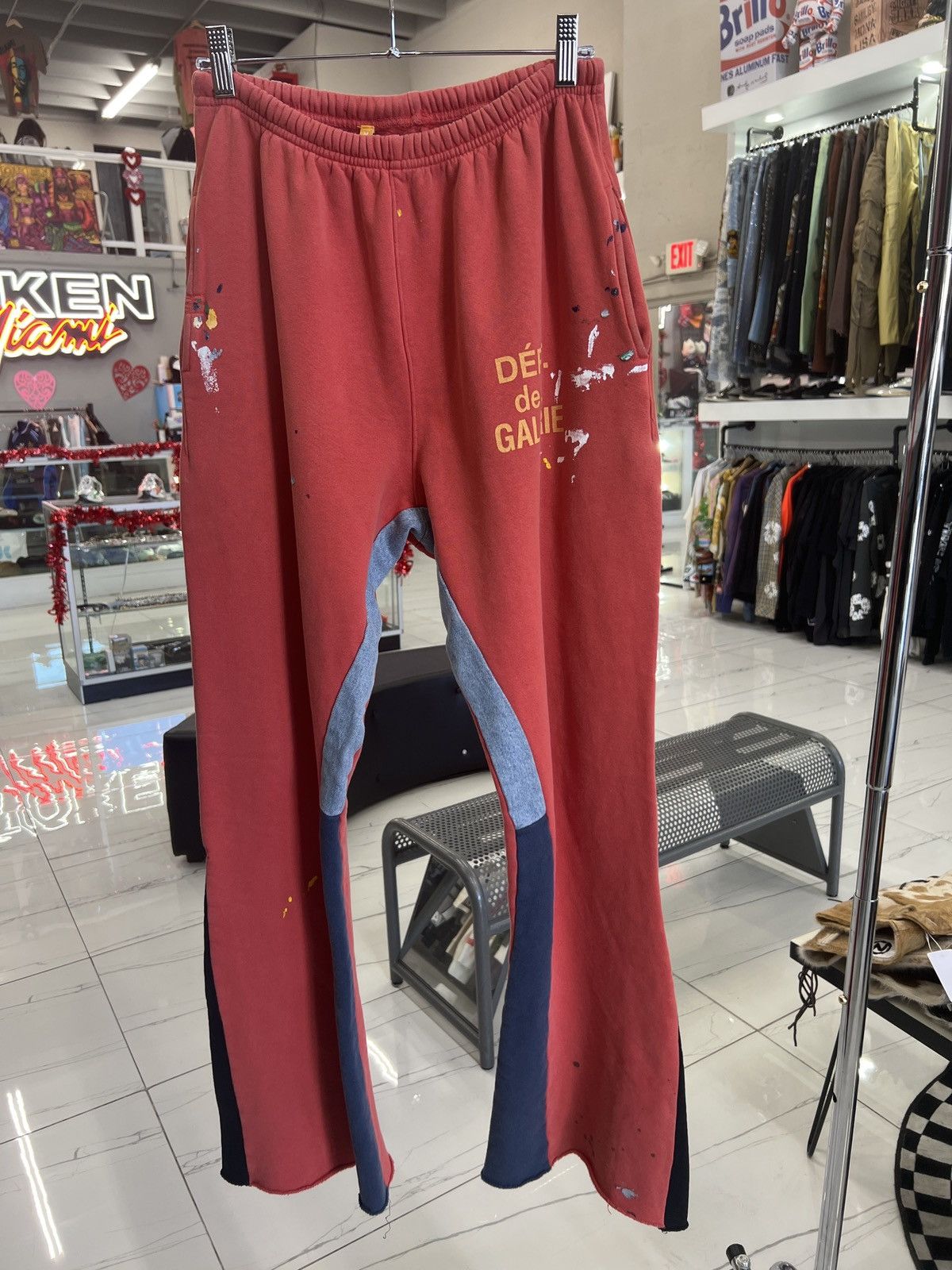 Gallery Dept. Gallery Dept Red Paint Splatter Flared Sweatpants Size US 32 / EU 48 - 1 Thumbnail