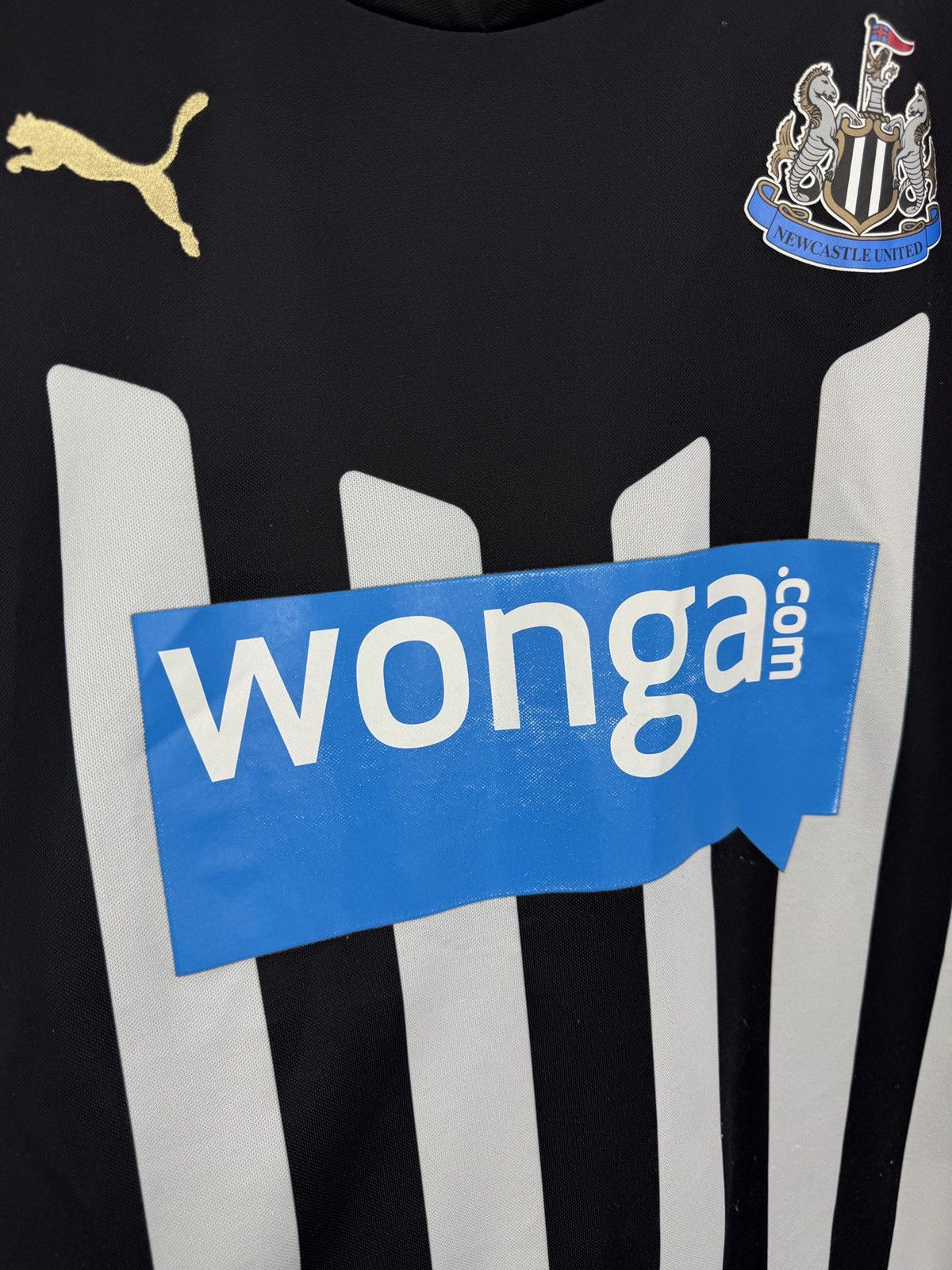 Puma 🏴󠁧󠁢󠁥󠁮󠁧󠁿 Y2K Newcastle United Puma Soccer Jersey Rare Retro Hype Size US L / EU 52-54 / 3 - 10 Thumbnail