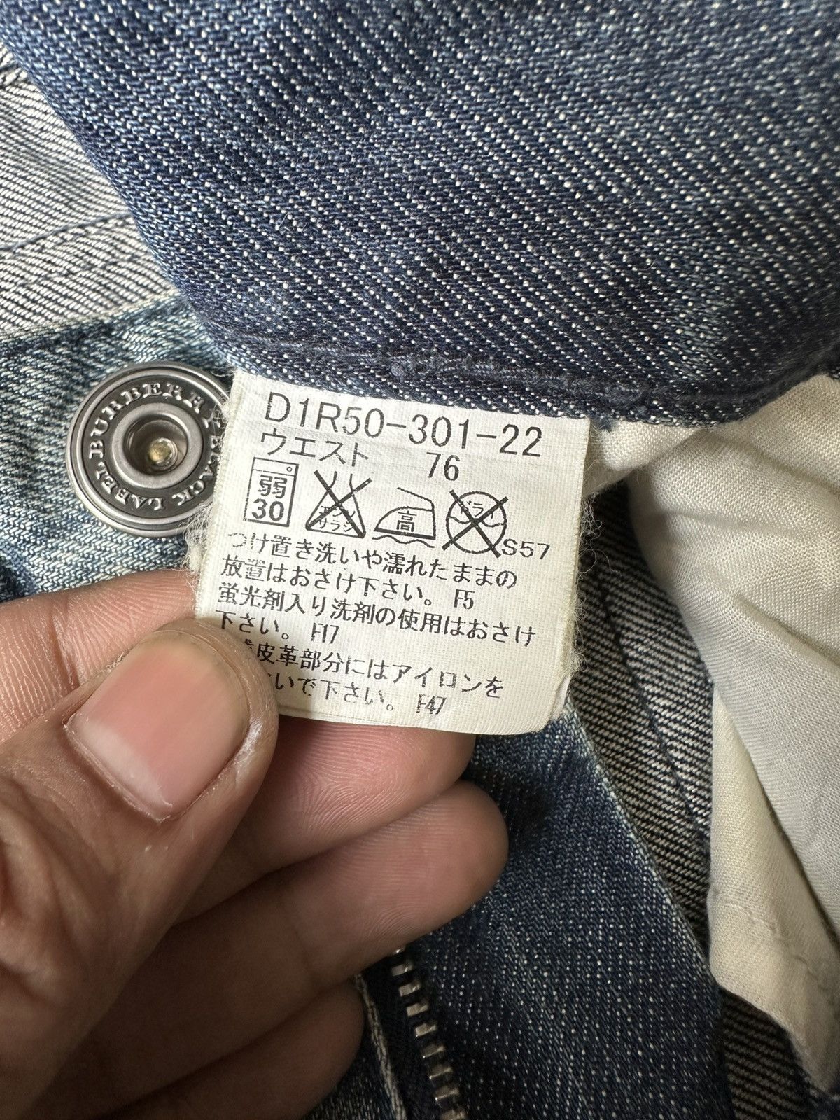 Burberry Burberry Black Label Faded Blue Design Distressed Denim Size US 30 / EU 46 - 23 Thumbnail