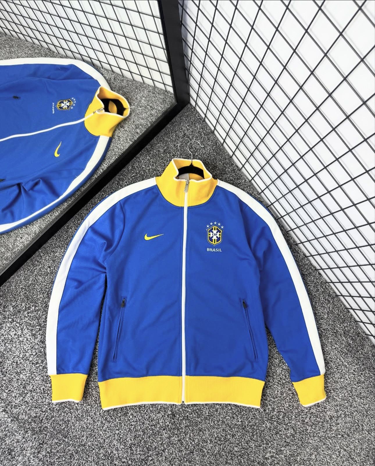 Vintage Vintage Nike Brazil track jacket Brasil size M blue logo Size US M / EU 48-50 / 2 - 1 Thumbnail