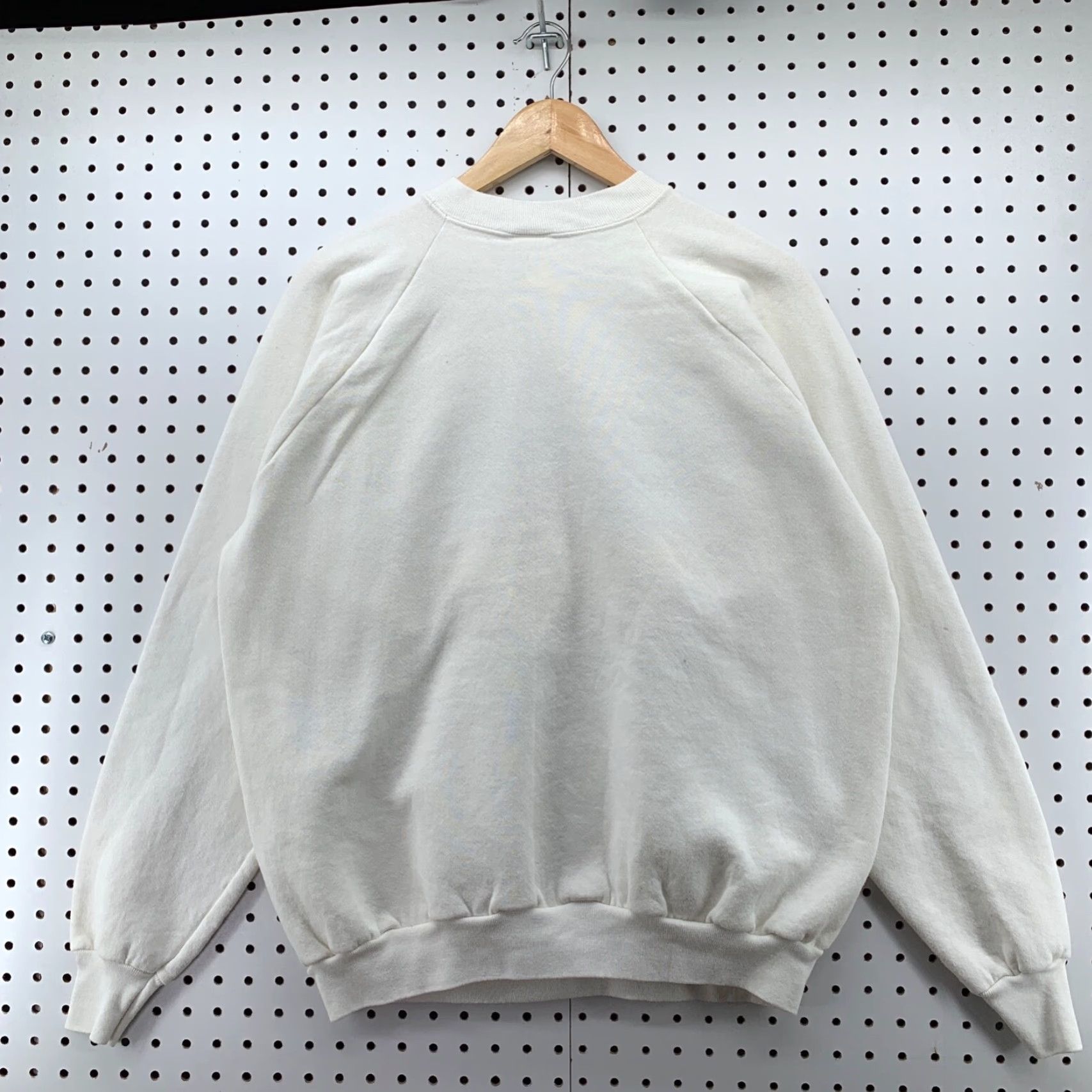 Fruit Of The Loom VINTAGE 1980s Desert Storm Crewneck Sweatshirt Men Large White USA Flag Logo 90s American Army Military Size US L / EU 52-54 / 3 - 8 Thumbnail