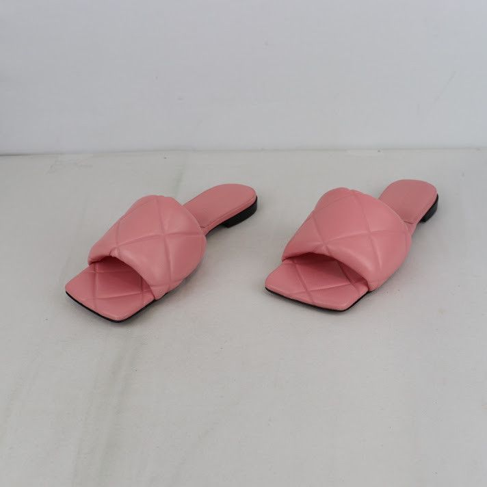 Bottega Veneta o1rshd1 Quilted Embssed Lagoon Nappa Sandal in Blossom Size US 7.5 / IT 37.5 - 5 Thumbnail
