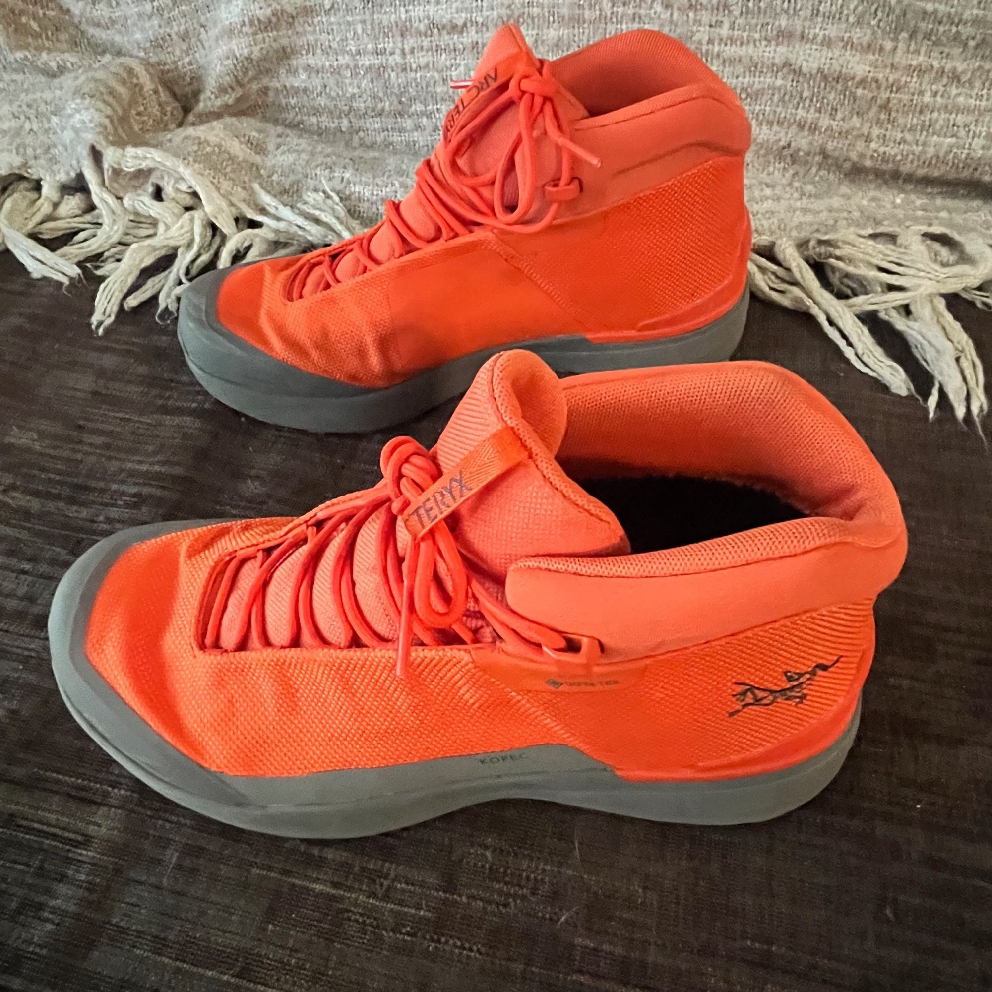 Arc'teryx ARC'TERYX Men's Kopec Mid GTX Boot in Orange Size 8 Size US 8 / EU 41 - 3 Thumbnail