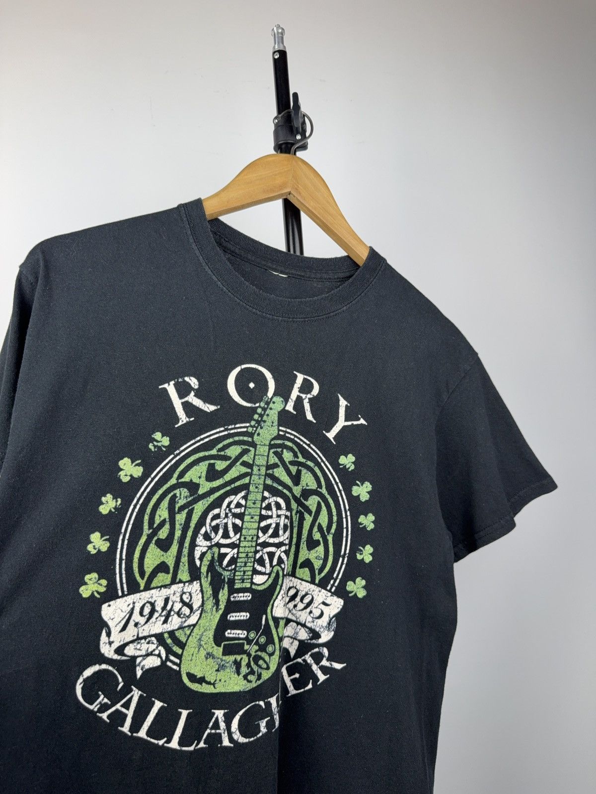 Band Tees Y2K 00s Rory Gallagher Logo Celtic Guitar Tribute Tee Size US M / EU 48-50 / 2 - 6 Thumbnail