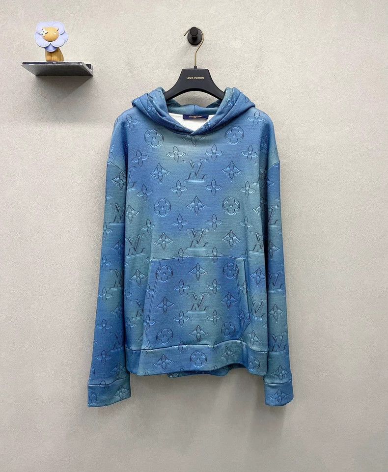 Louis Vuitton Louis Vuitton Blue gradient full-print logo sweatshirt Size US M / EU 48-50 / 2 - 1 Thumbnail