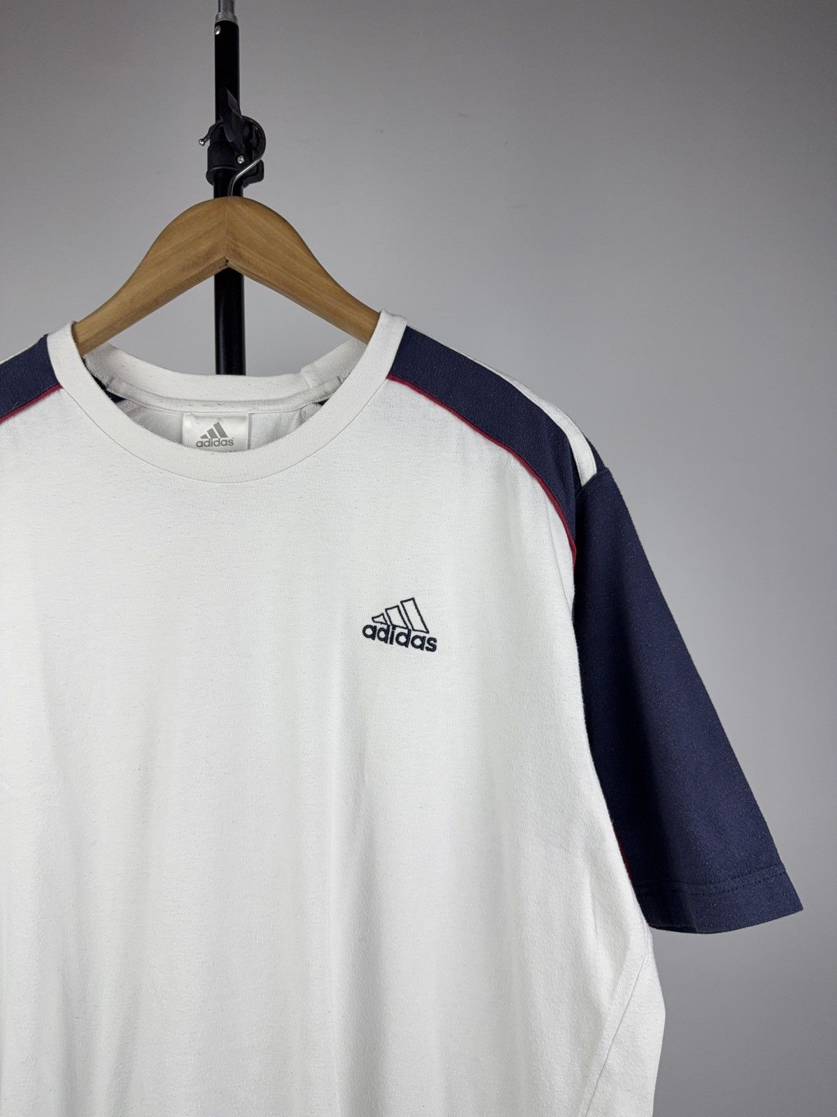Adidas Vintage 00s Retro Rare Adidas Streetwear Tee Shirt Size US L / EU 52-54 / 3 - 2 Thumbnail