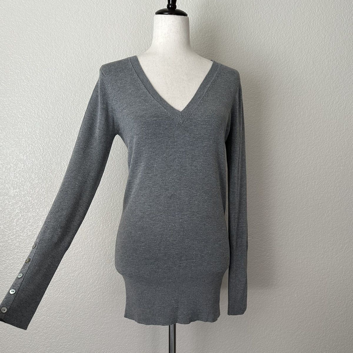 Zara Zara Gray V-neck Long Sleeves Button Cuffs Pullover Sweater Size M / US 6-8 / IT 42-44 - 2 Thumbnail