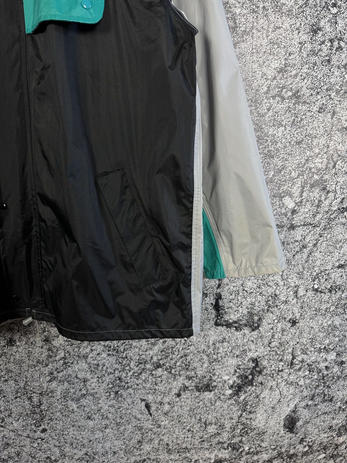 Umbro UMBRO Vintage Nylon Jacket Windbreaker Retro 90s Size L Size US L / EU 52-54 / 3 - 5 Thumbnail