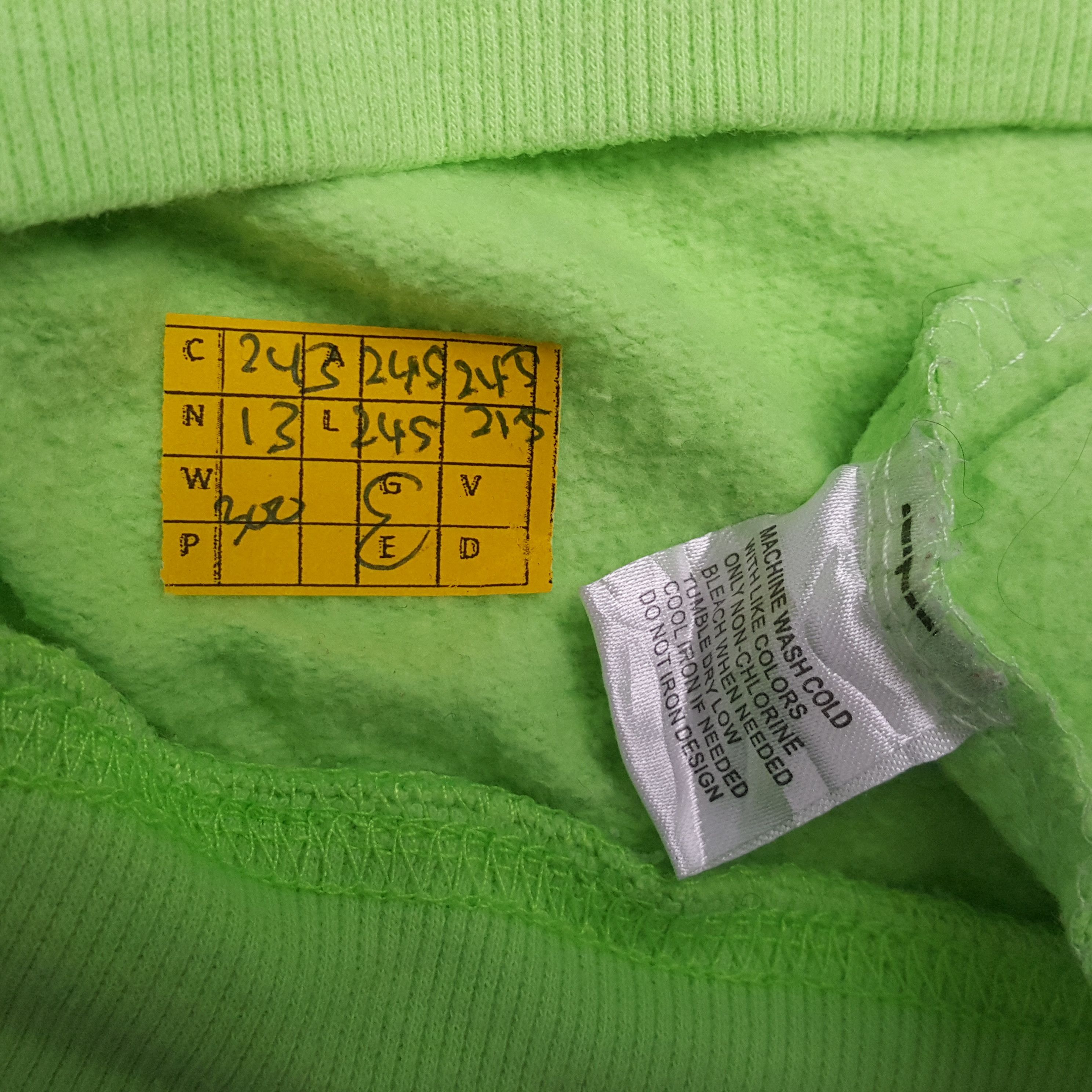 Disney × Vintage Vintage Disney's HAKUNA MATATA Promotion Sweatshirts Size US L / EU 52-54 / 3 - 6 Thumbnail