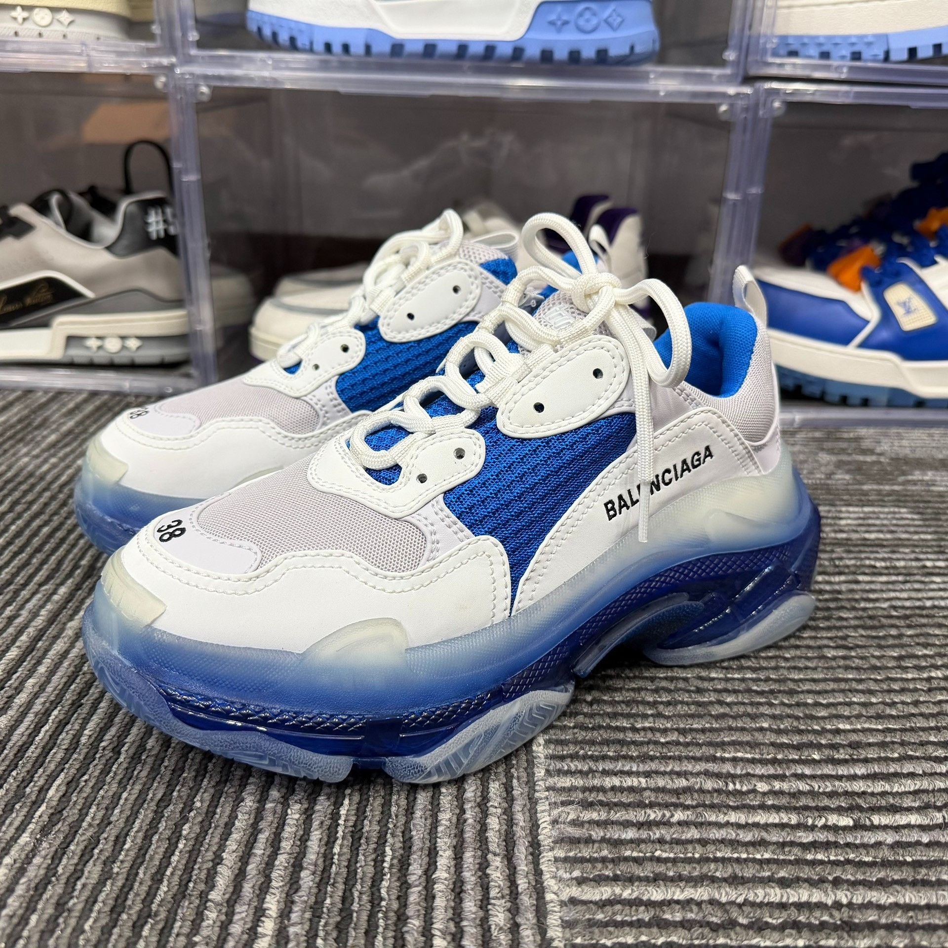 Balenciaga Balenciaga Blue Lowtop Sneakers us_8 Women Size US 8 / IT 38 - 1 Thumbnail