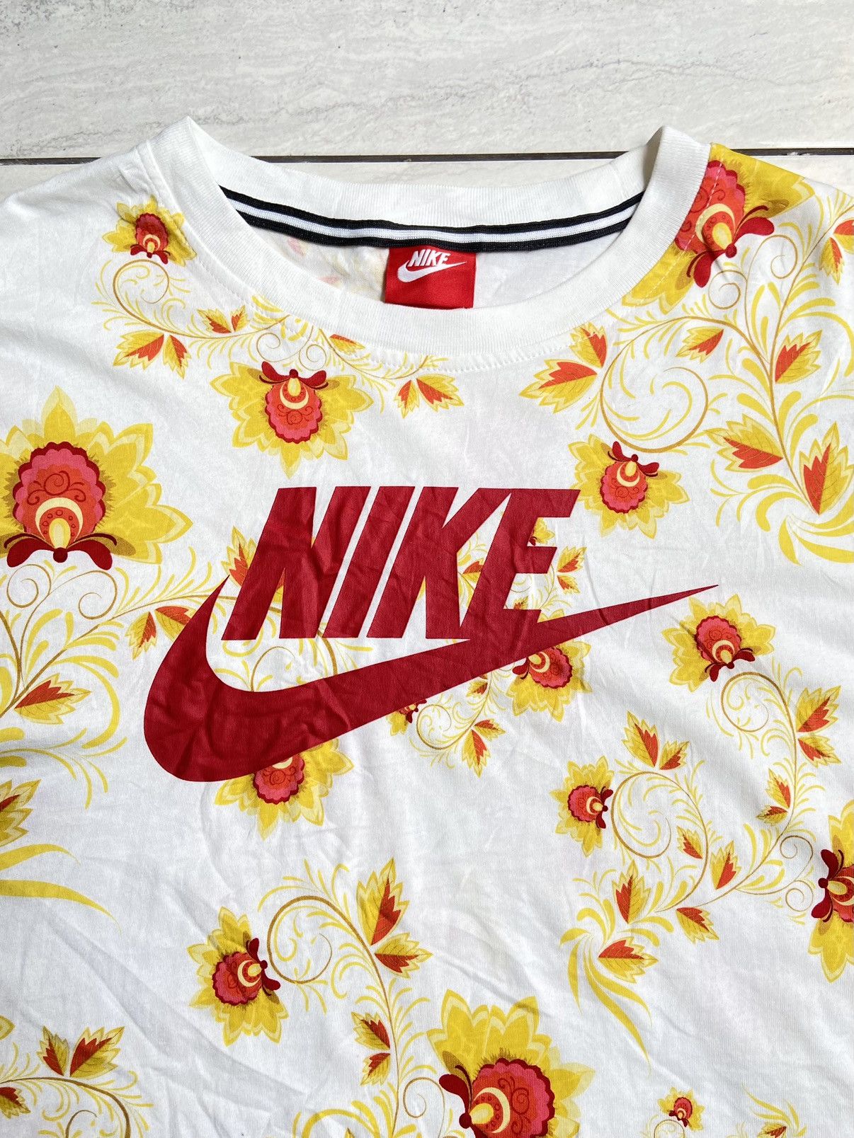 Nike NIKE Flower Patterned Crop Top T-Shirt Size US M / EU 48-50 / 2 - 5 Thumbnail