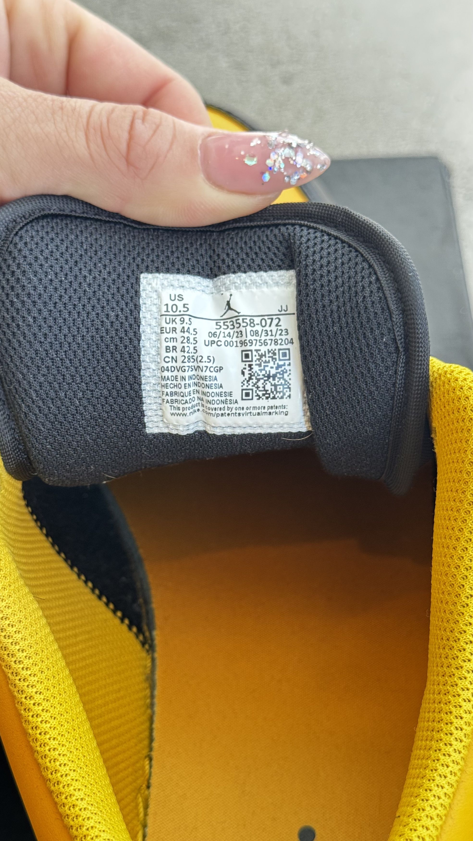 Nike Nike Air Jordan 1 Low Black Taxi Yellow Size 10.5 w/ Box Size US 10.5 / EU 43-44 - 7 Thumbnail