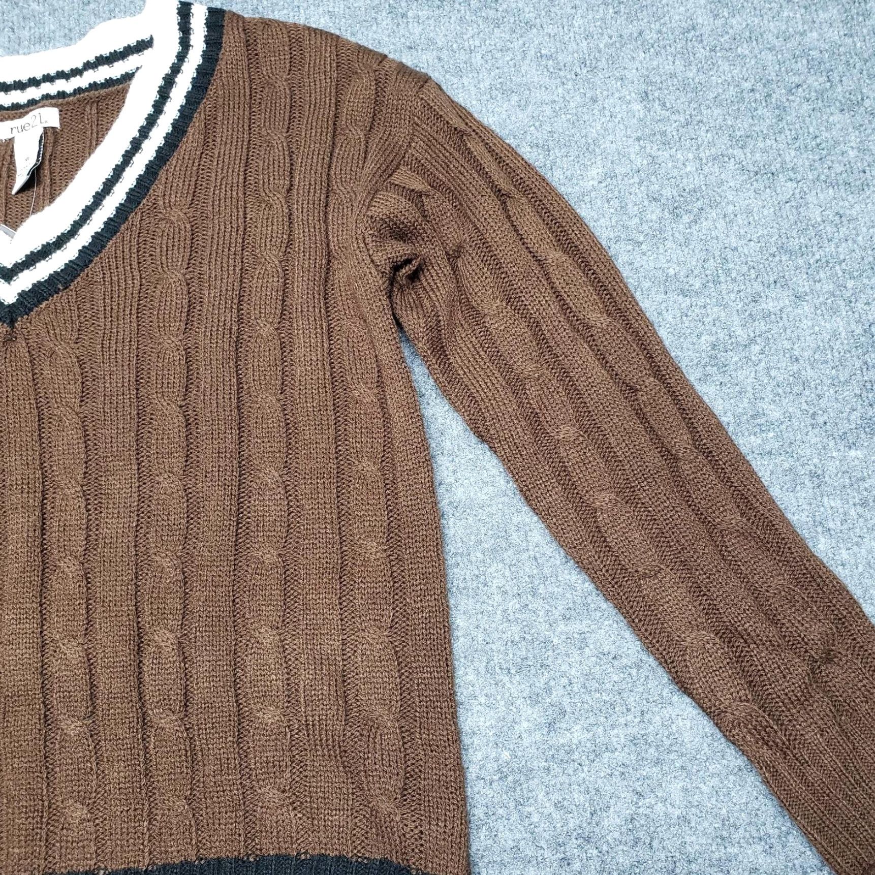 Vintage Rue21 Sweater Womens XS Brown Striped Long Sleeve V-Neck Cable Knit Pullover New Size XS / US 0-2 / IT 36-38 - 4 Thumbnail