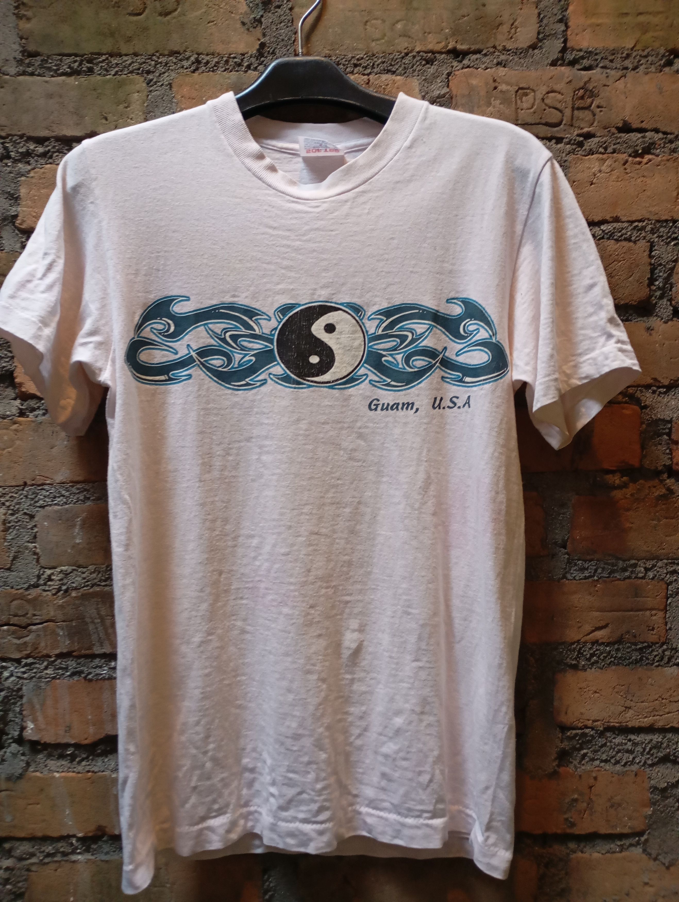 Vintage Vintage Hawaii Guam Yin Yang Tees Made in USA Size US S / EU 44-46 / 1 - 1 Thumbnail