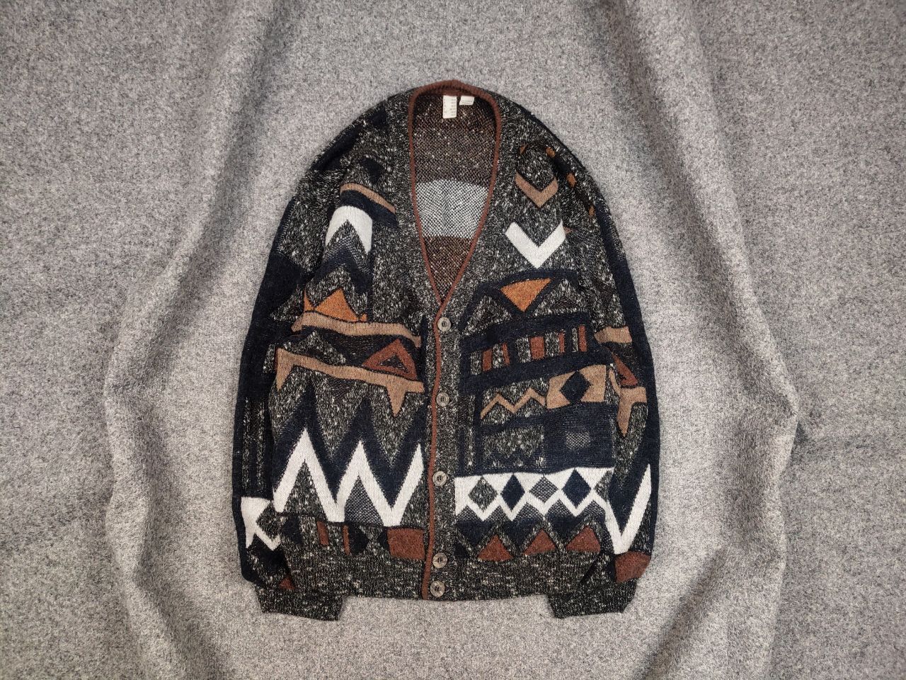 Japanese Brand Vintage 90's Japanese Style Knit Art Gray Pattern Cardigan Size US L / EU 52-54 / 3 - 1 Thumbnail