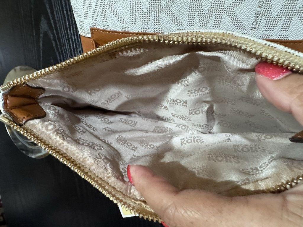 Michael Kors Michael Kors Fulton Large WhiteGray Signature Logo Crossbody Size ONE SIZE - 12 Thumbnail
