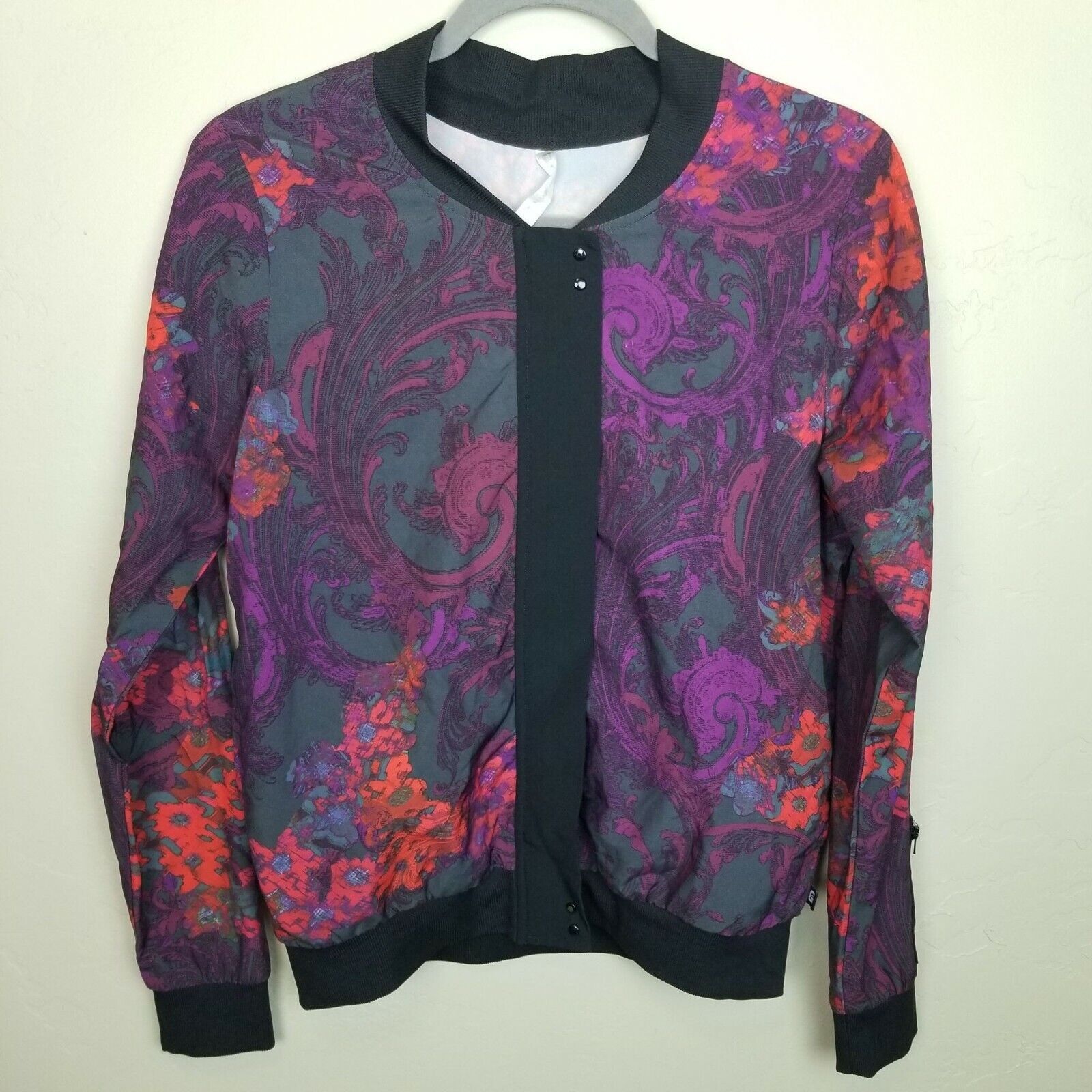 Fabletics Fabletics Womens Ithaca Bomber Jacket Sz S Floral Athletic Size S / US 4 / IT 40 - 2 Thumbnail
