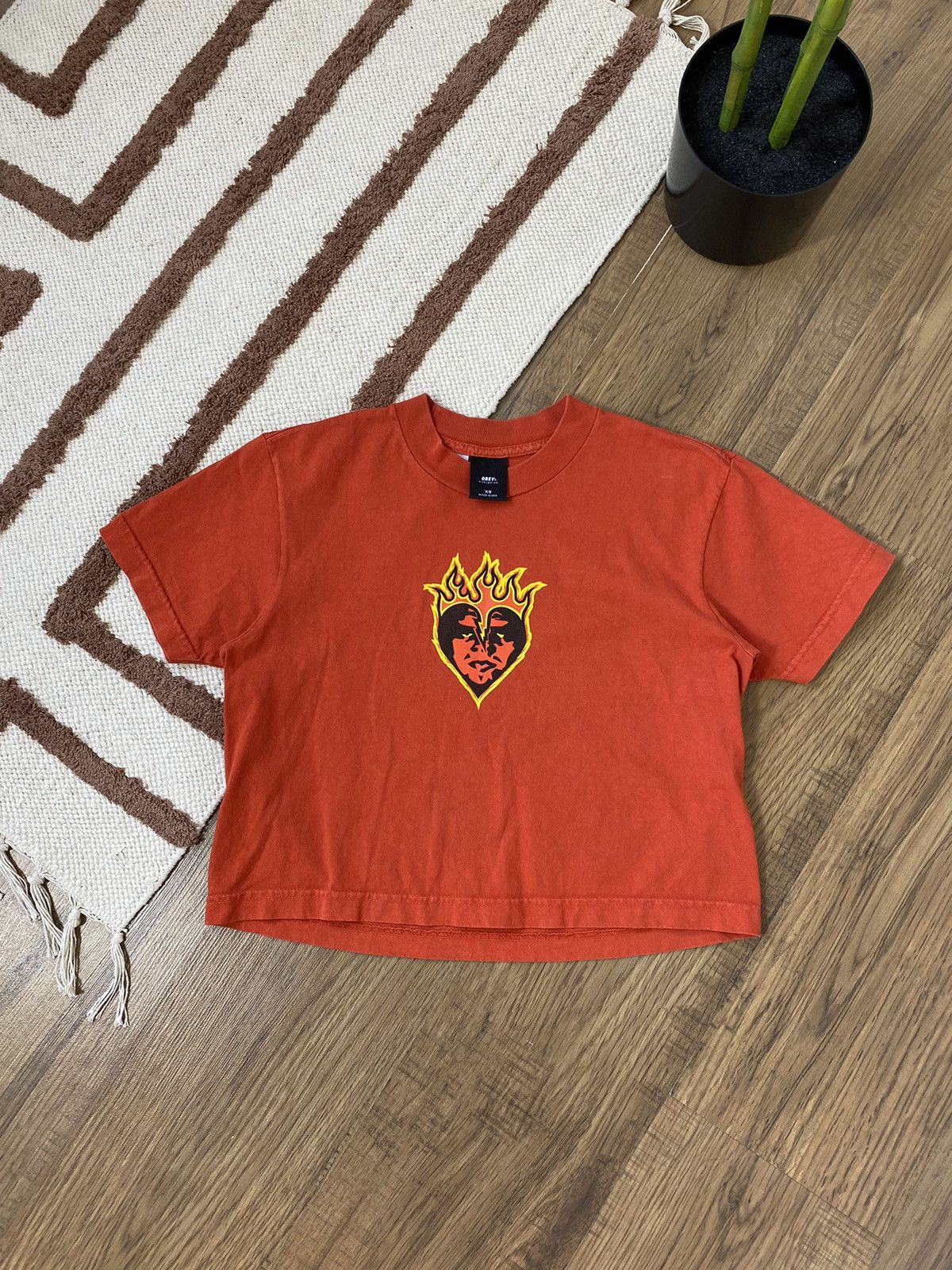 ORANGE FIRE VINTAGE OBEY CROP TEE