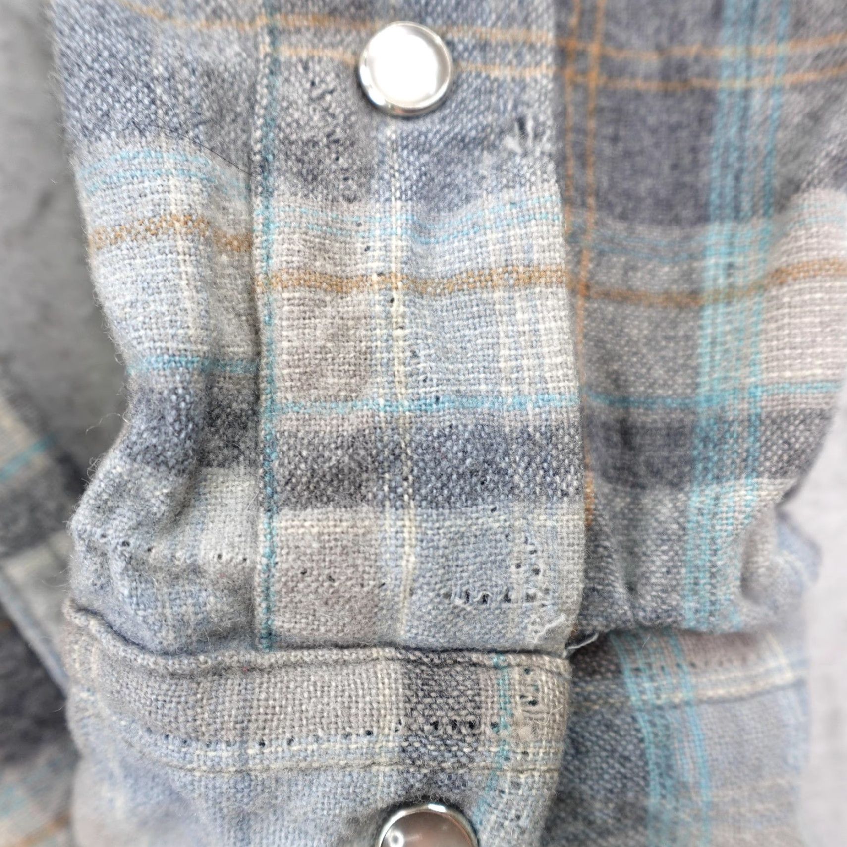 Pendleton VINTAGE Pendleton Shirt Large Gray Plaid Wool Western Pearl Snap 70s Mens Regular Labeled 70s Cowboy USA Size US L / EU 52-54 / 3 - 4 Thumbnail