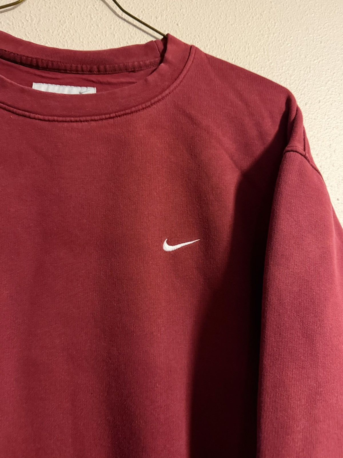 Nike vintage y2k nike silver tag red crewneck xl 2000s silver tag Size US XL / EU 56 / 4 - 3 Thumbnail