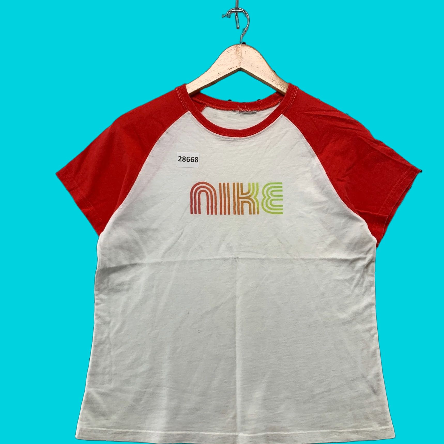 Nike VINTAGE Nike Shirt Womens Medium White Raglan 18.5x22 2000s 90s Fashion Womens Shirt Nike White Raglan Medium Size M / US 6-8 / IT 42-44 - 1 Thumbnail