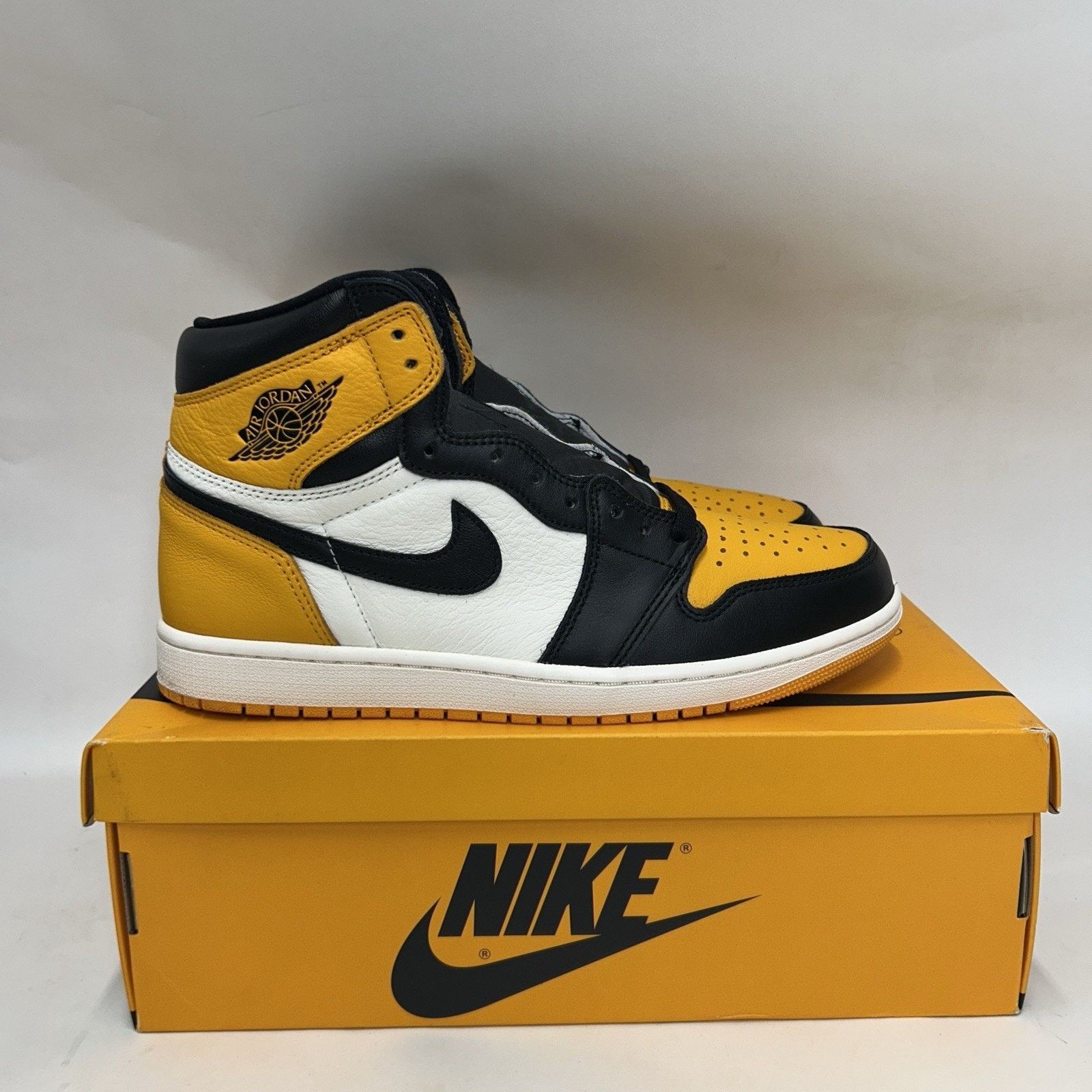 Jordan Brand Nike Air Jordan 1 Retro High OG “Taxi/Black-Sail” 555088-711 Size US 11 / EU 44 - 4 Thumbnail
