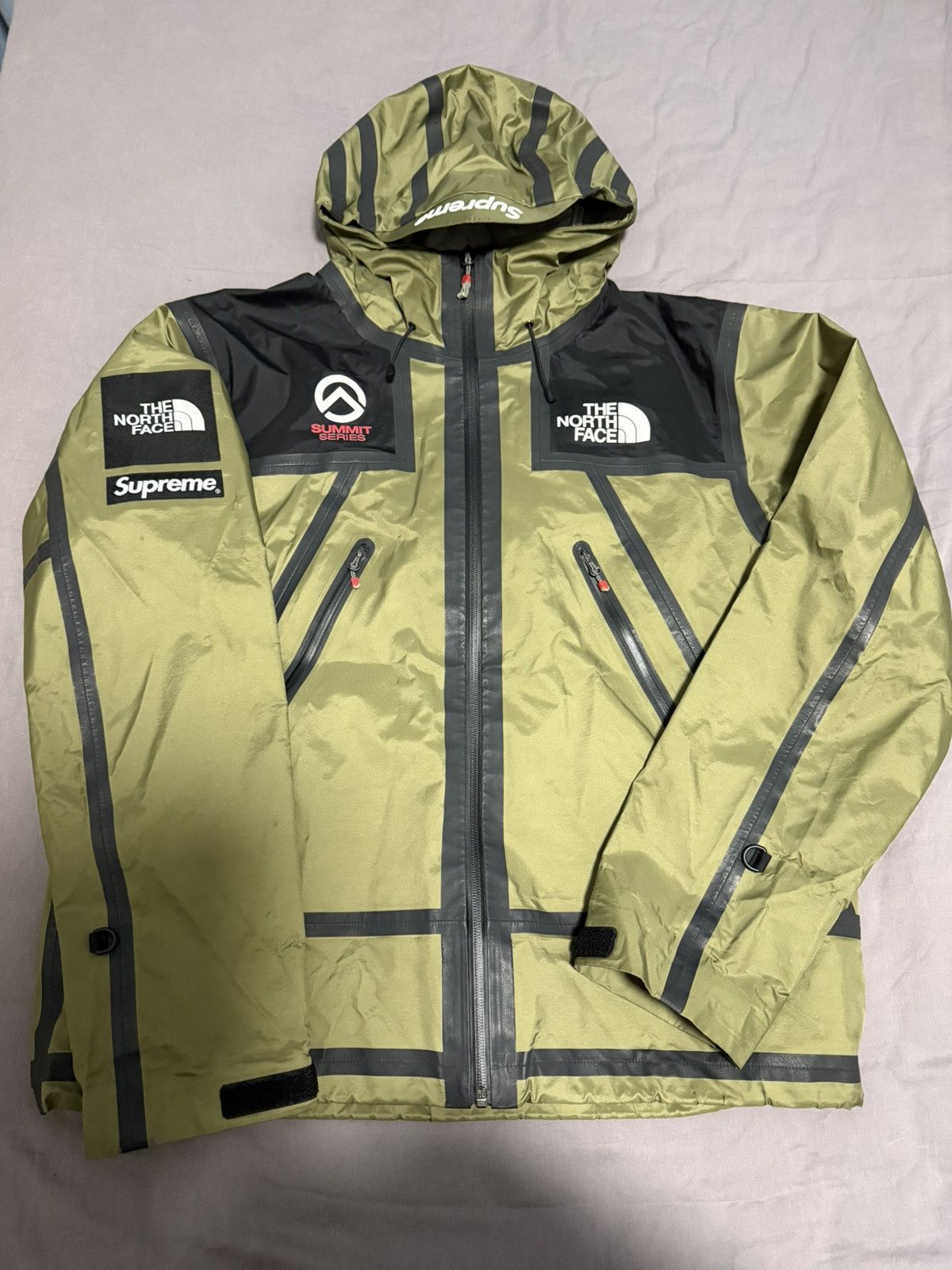 Supreme × The North Face Supreme the north face summit series outer tape seam Jacket Size US M / EU 48-50 / 2 - 1 Thumbnail