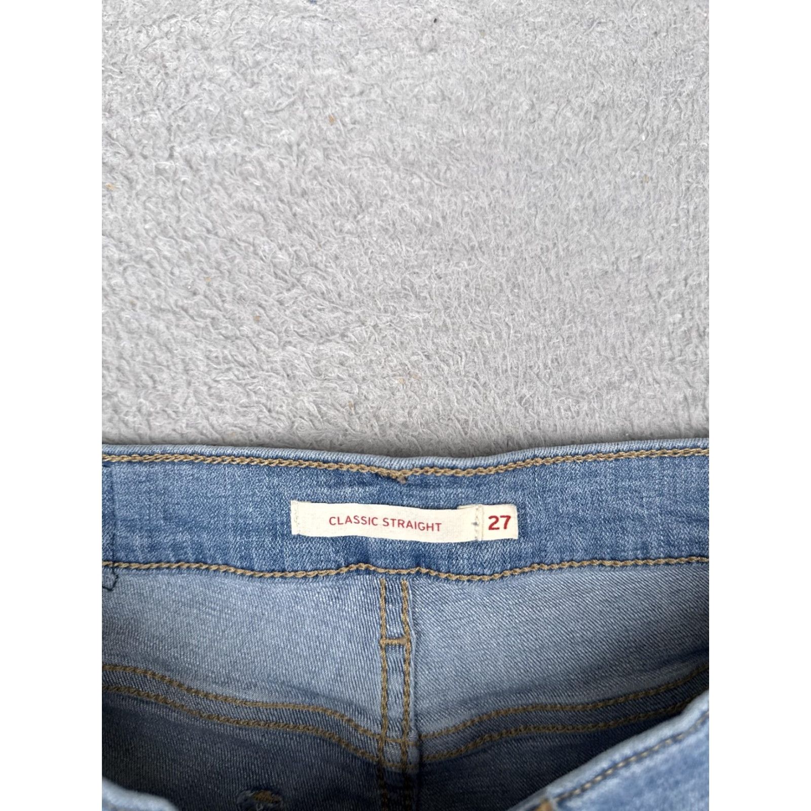 Levi's Levi's Women's Classic Straight Jean Shorts Blue Denim 27x3 Mid Rise 5-Pocket Cut-Off Raw Hem Zip Fly Button Closure Machine Washable Size 27" / US 4 / IT 40 - 7 Thumbnail