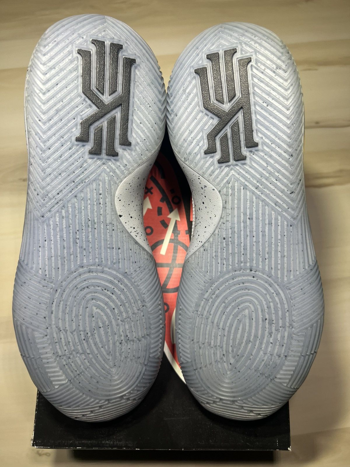 Nike Nike Kyrie 2 Battle Grey Basketball DS Size 11 SKU 819583005 Size US 11 / EU 44 - 5 Thumbnail
