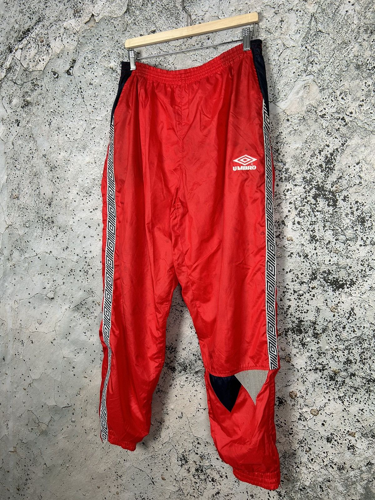 Umbro Vintage Umbro 90s Red Sweatpants Nylon Sportswear Football Size US 34 / EU 50 - 2 Thumbnail