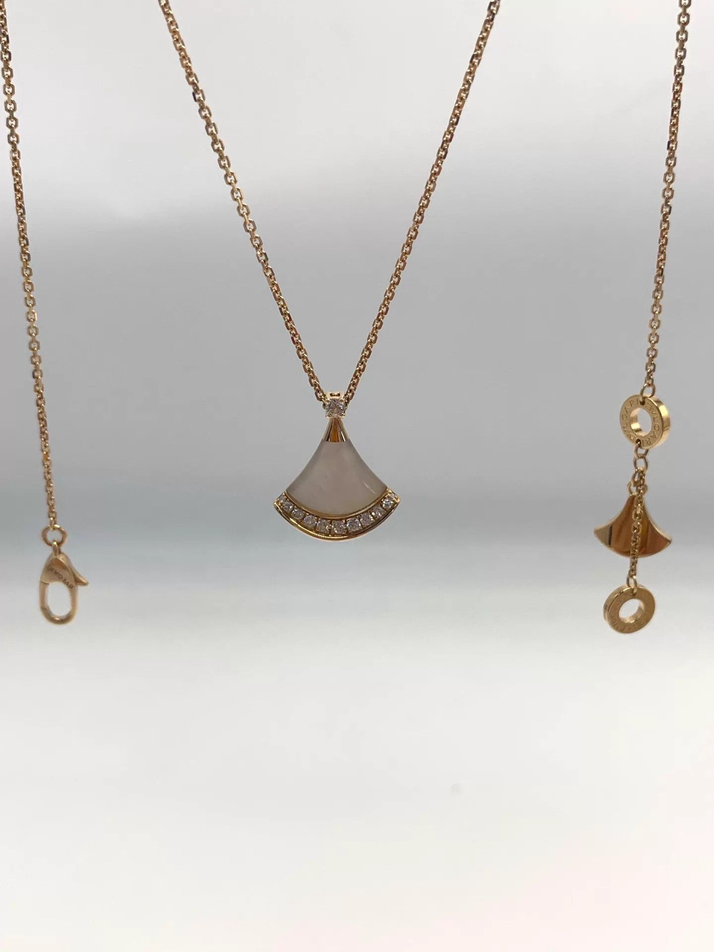 Bvlgari BVLGARI RoseGold White MOP Diamond Fan Necklace Full Set Size ONE SIZE - 1 Thumbnail