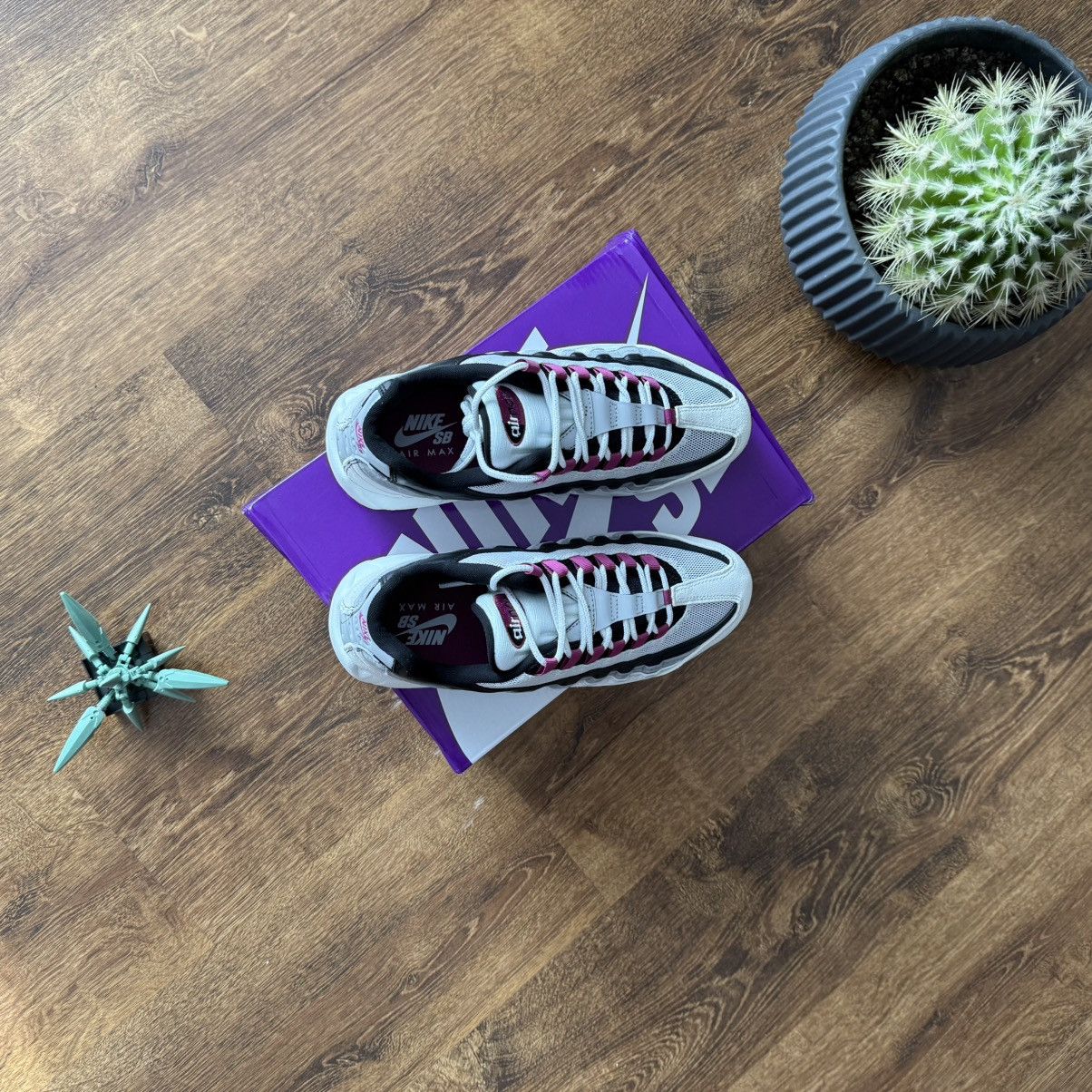 Nike Nike Air Max 95 Sb “Cactus Flower” Size US 9.5 / EU 42-43 - 2 Thumbnail