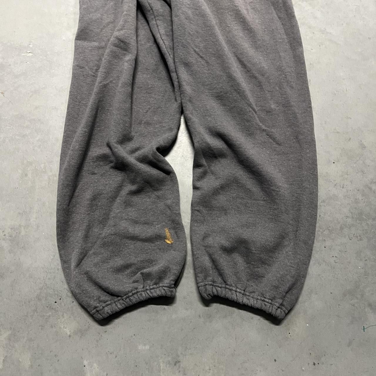Vintage Vintage Y2K/2000s Grey Essential Loungewear sweatpants with pockets and adjustable waistband! Size US 30 / EU 46 - 3 Thumbnail