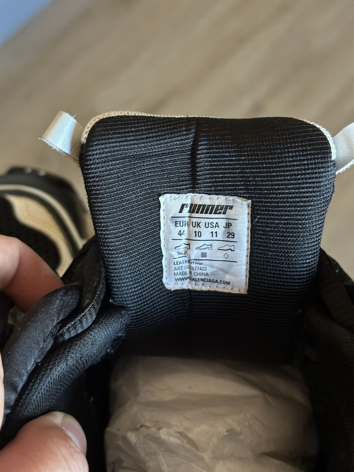 Balenciaga BALENCIAGA RUNNER 44 (11) BLACK WHITE Size US 11 / EU 44 - 7 Thumbnail