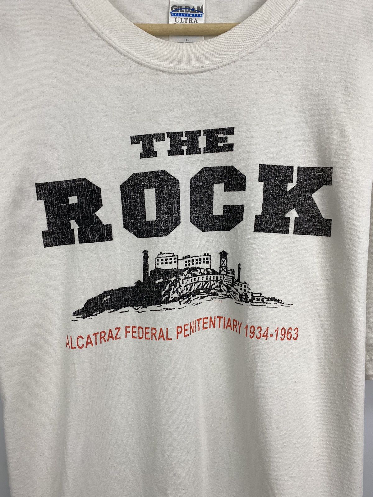 Gildan 🇺🇸 Vintage 90s Alcatraz Federal Penitentiary The Rock T-Shirt Size US XL / EU 56 / 4 - 4 Thumbnail