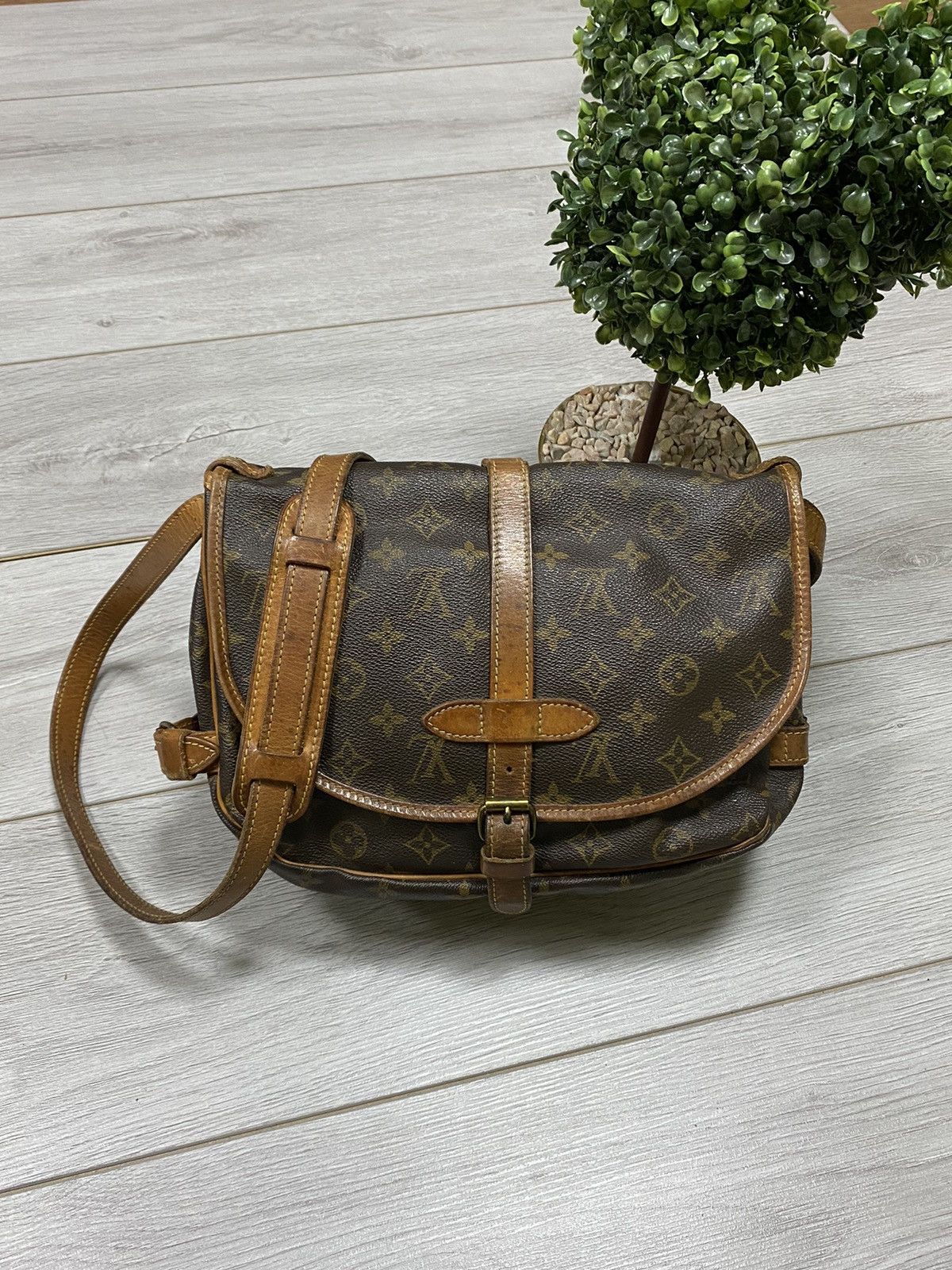 Louis Vuitton Louis Vuitton saumur crossbody bag LV monogram Size ONE SIZE - 1 Thumbnail