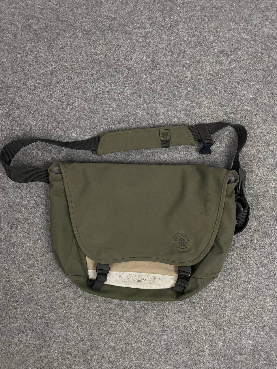 image of Vintage Crumpler Messenger Bag Nice Design in Green, Men's