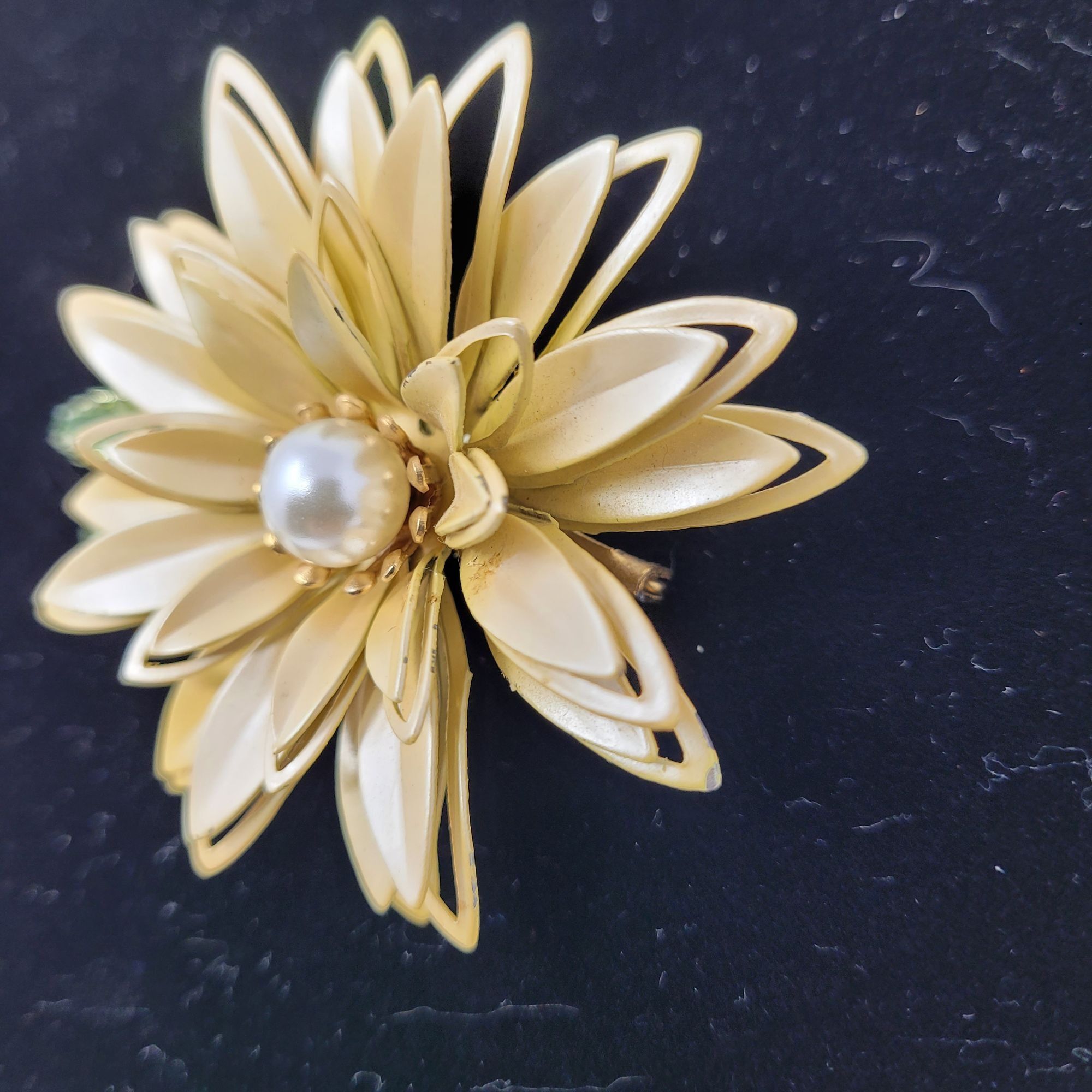 Vintage Vintage 3D Pearlized Beige Enamel Flower Brooch Pin Faux Pea Size ONE SIZE - 9 Thumbnail