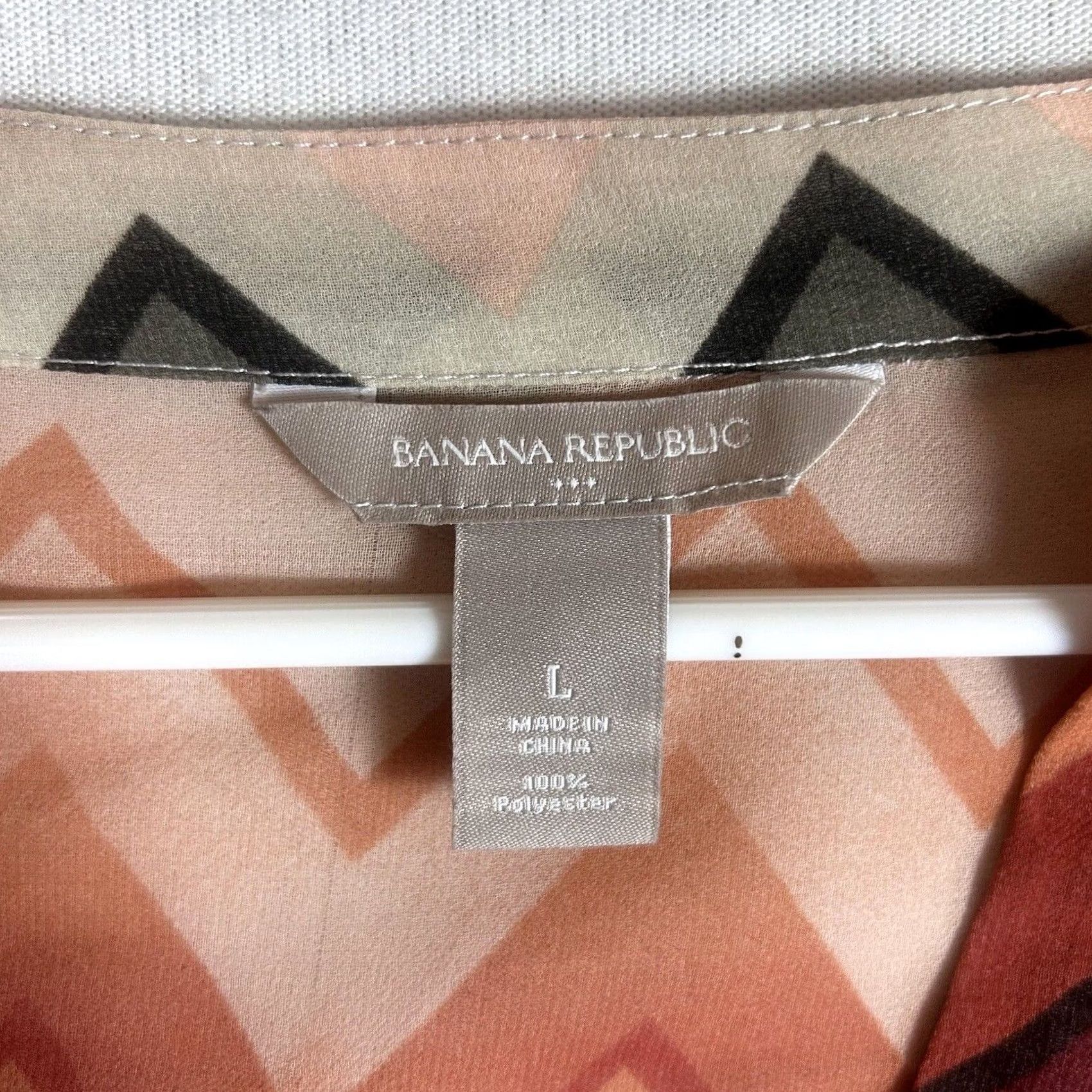 Banana Republic Banana Republic Sheer Blouse Long Sleeve Shirt Top L Multicolor Geometric Print Womens V-Neck, Polyester, Regular Size Size L / US 10 / IT 46 - 3 Thumbnail
