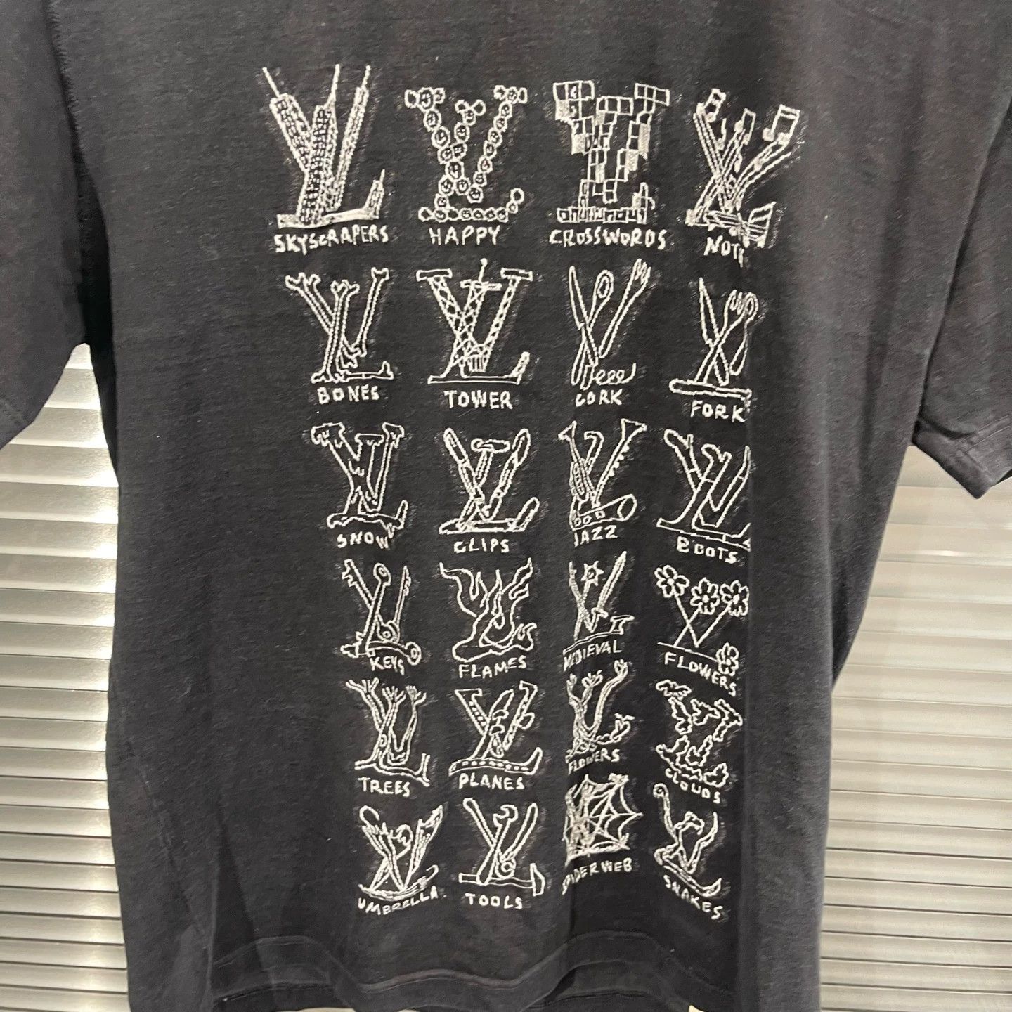 Louis Vuitton Louis Vuitton All Over Print Hand Gesture Tee M 99 New Size US M / EU 48-50 / 2 - 4 Thumbnail